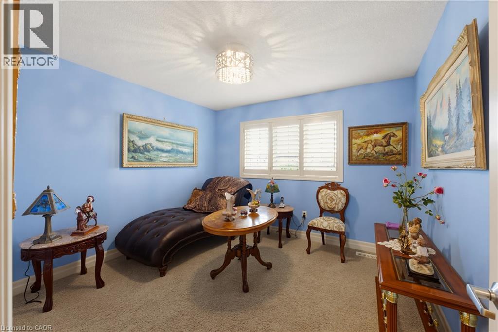 












123 OAK PARK Drive

,
Waterloo,




Ontario
N2K0B3

