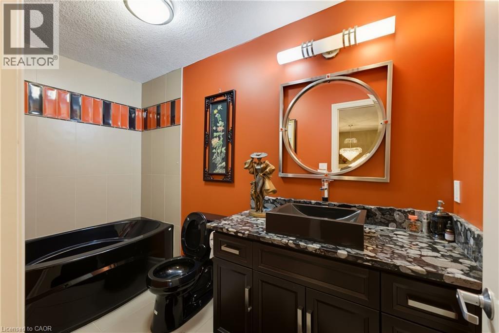 












123 OAK PARK Drive

,
Waterloo,




Ontario
N2K0B3

