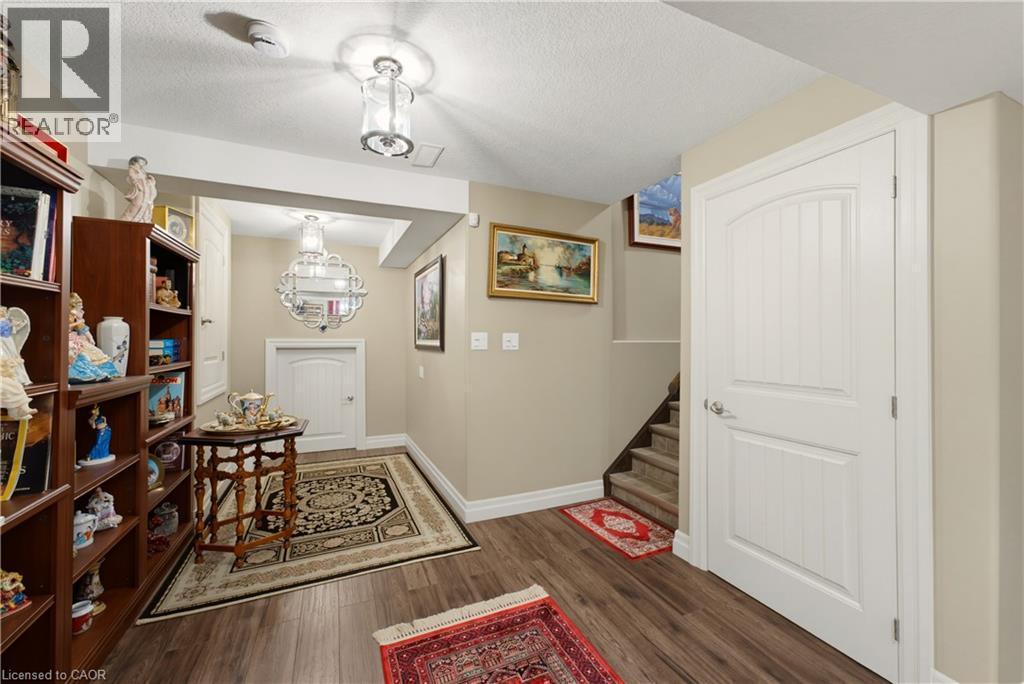 












123 OAK PARK Drive

,
Waterloo,




Ontario
N2K0B3

