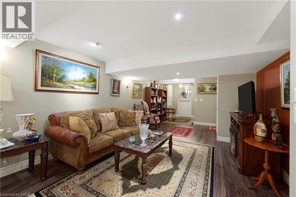 












123 OAK PARK Drive

,
Waterloo,




Ontario
N2K0B3

