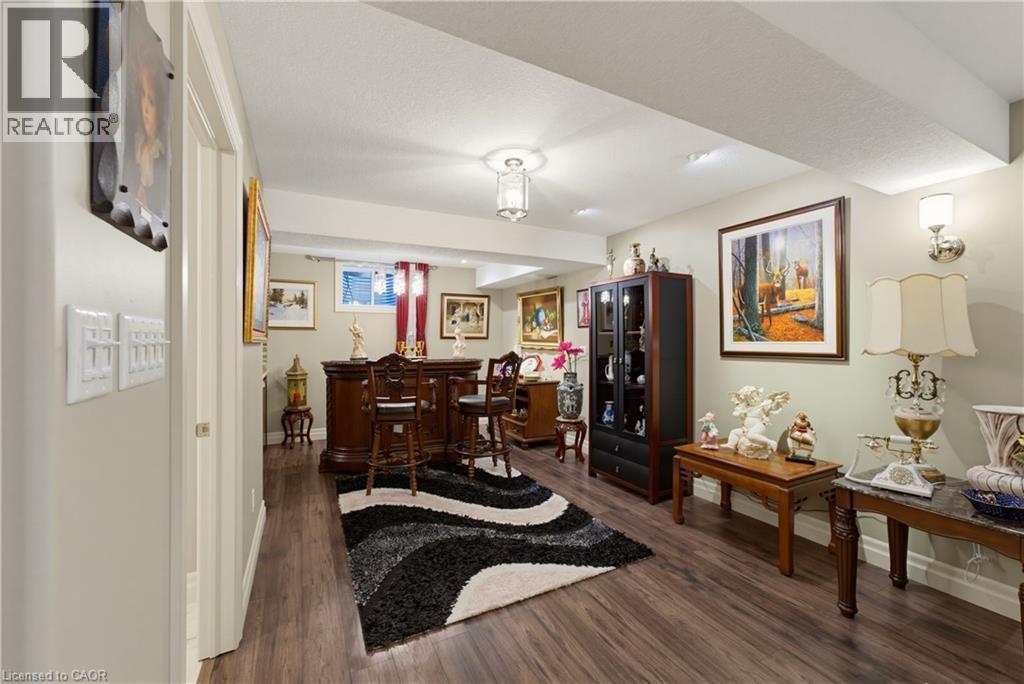 












123 OAK PARK Drive

,
Waterloo,




Ontario
N2K0B3

