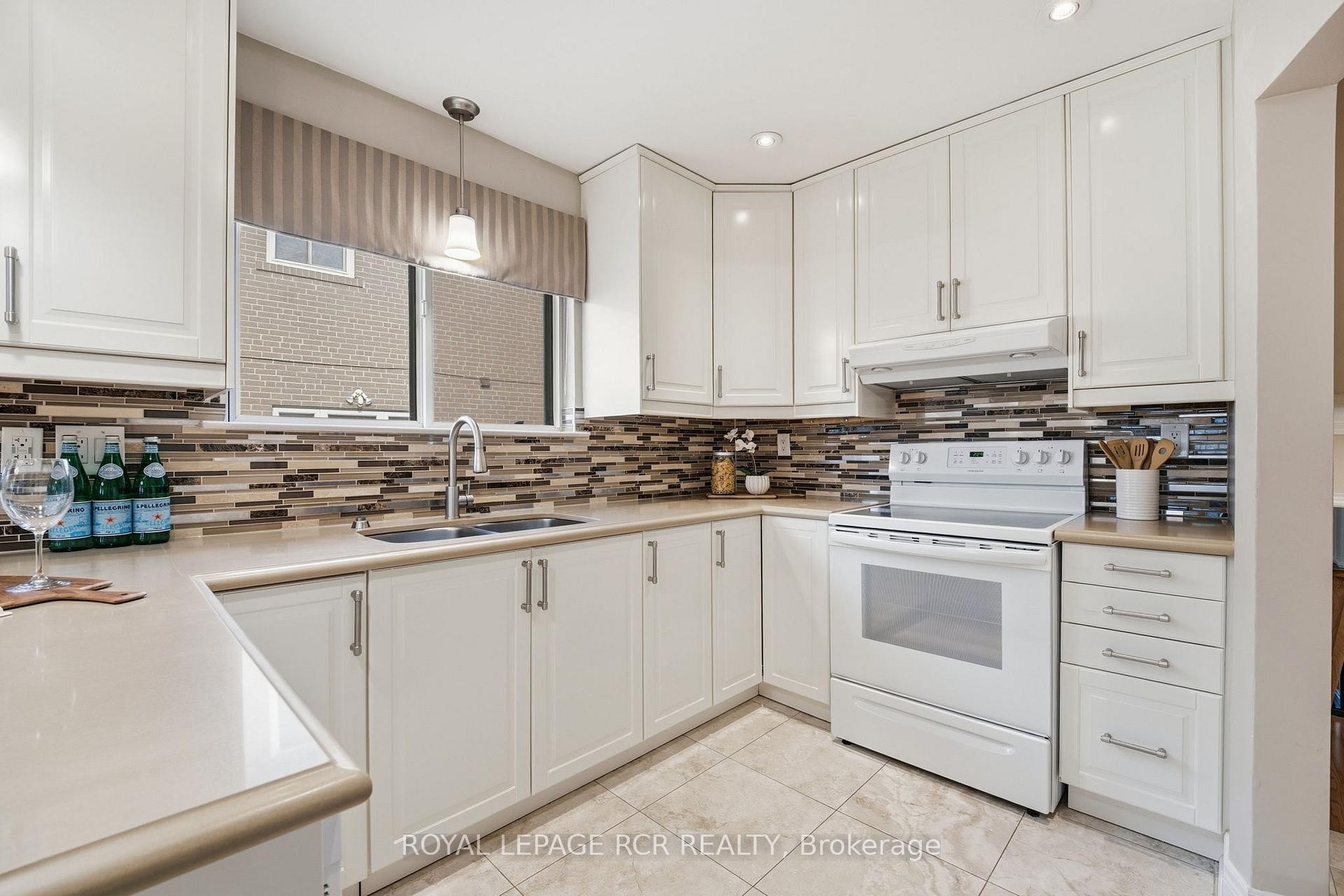 









39


Dovehouse

Avenue,
Toronto,




ON
M3J 1A3

