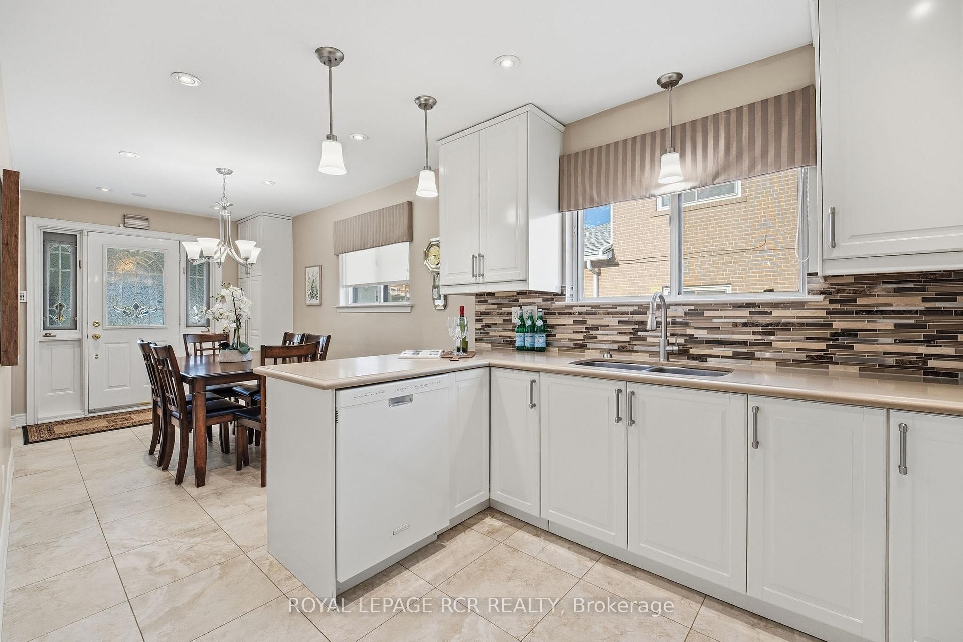 









39


Dovehouse

Avenue,
Toronto,




ON
M3J 1A3

