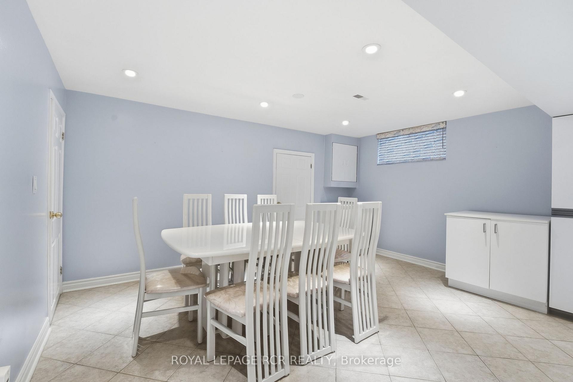 









39


Dovehouse

Avenue,
Toronto,




ON
M3J 1A3


