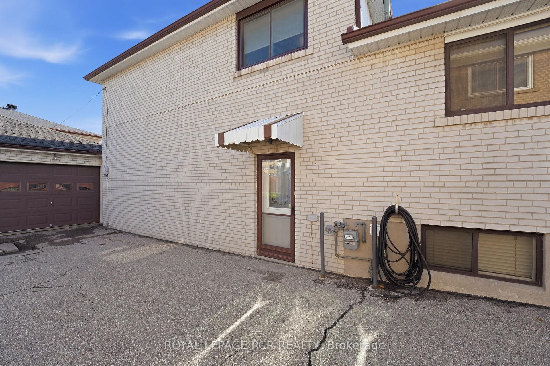 









39


Dovehouse

Avenue,
Toronto,




ON
M3J 1A3

