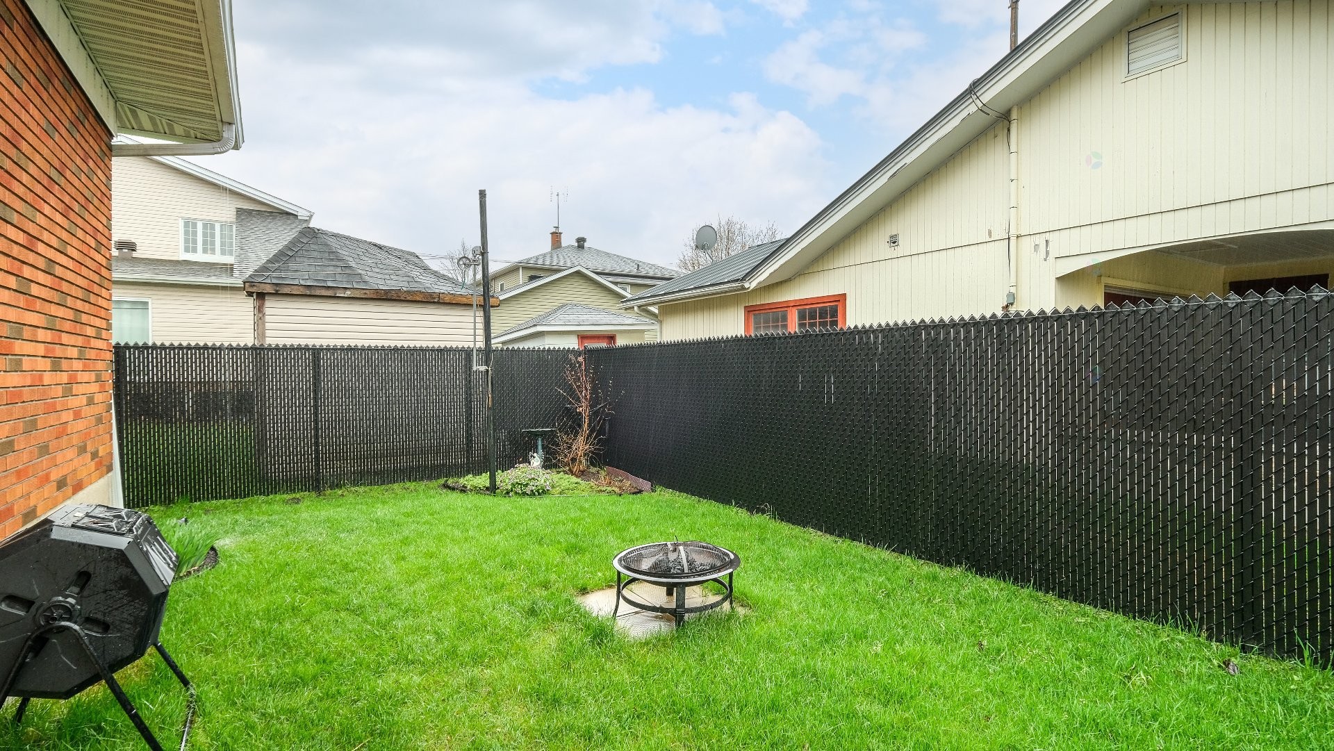 









890


Rue Bourdages

,
Marieville,




QC
J3M1A9

