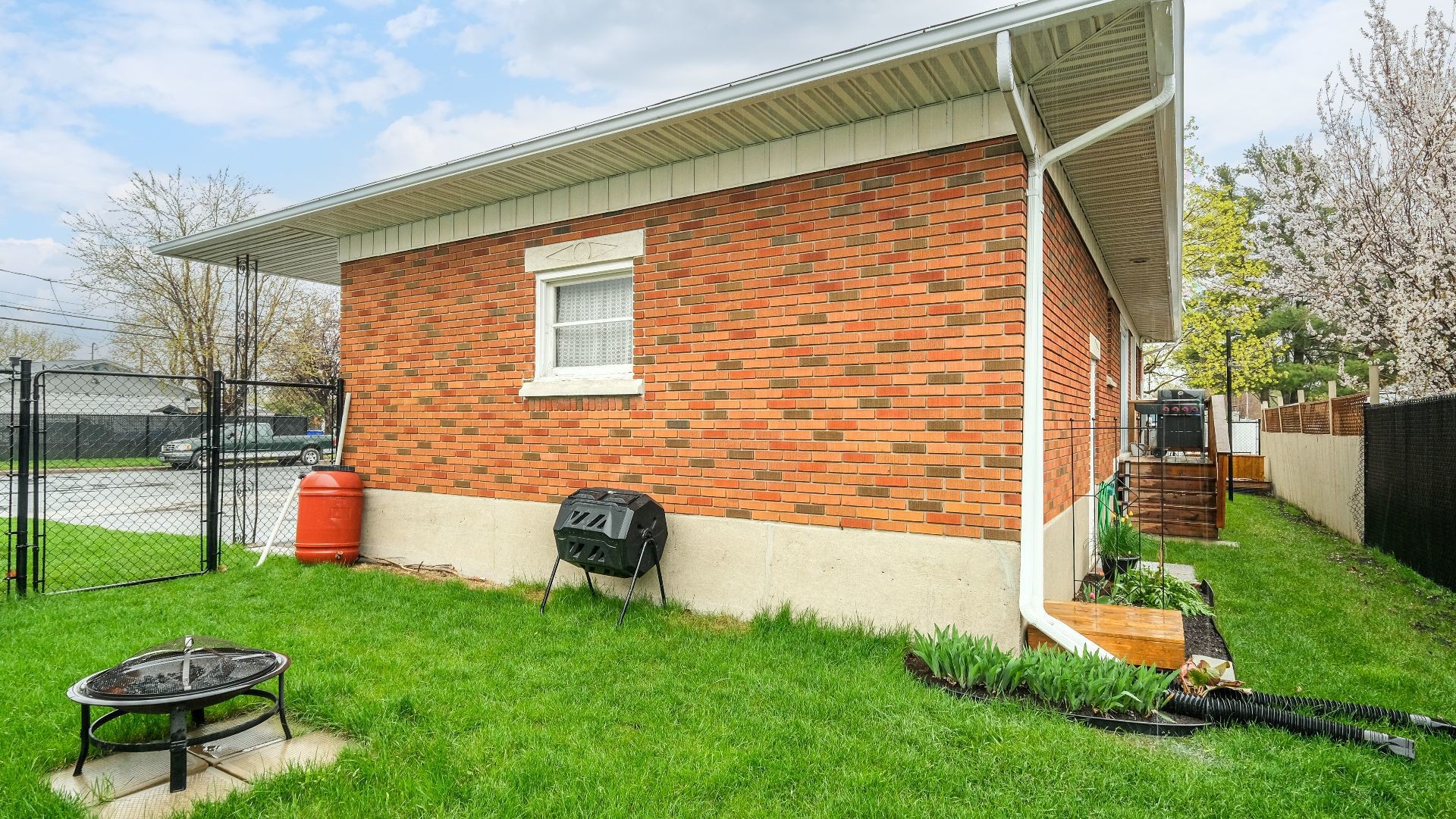 









890


Rue Bourdages

,
Marieville,




QC
J3M1A9

