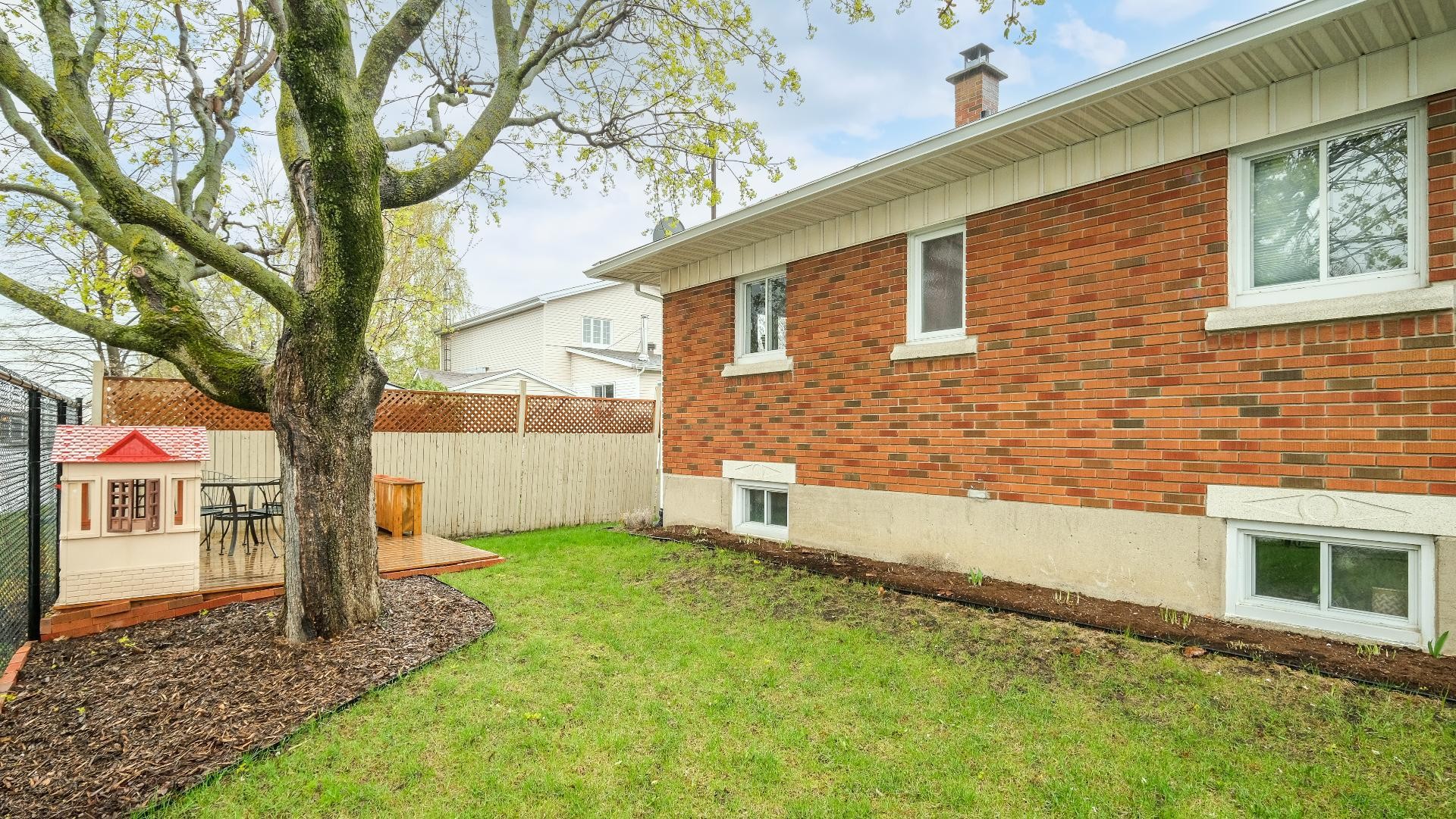 









890


Rue Bourdages

,
Marieville,




QC
J3M1A9

