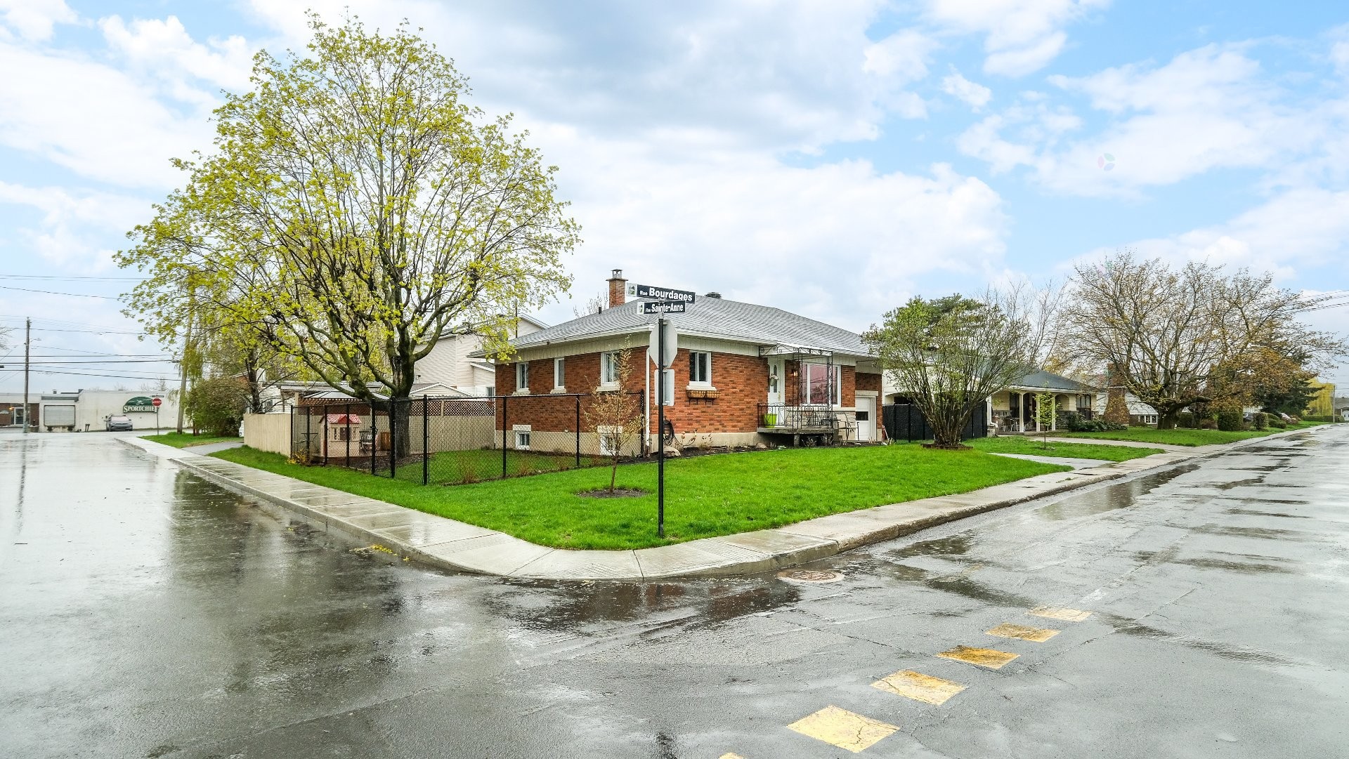 









890


Rue Bourdages

,
Marieville,




QC
J3M1A9


