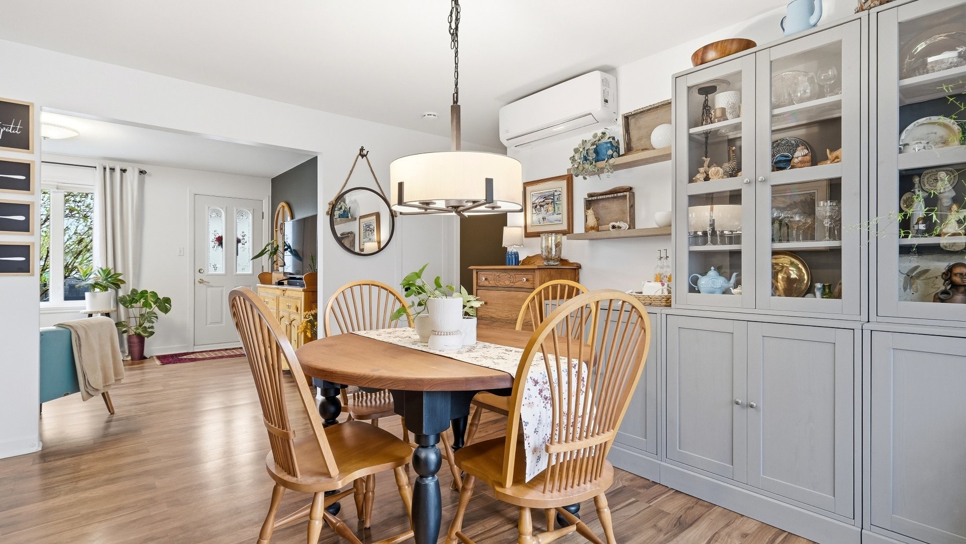 









890


Rue Bourdages

,
Marieville,




QC
J3M1A9

