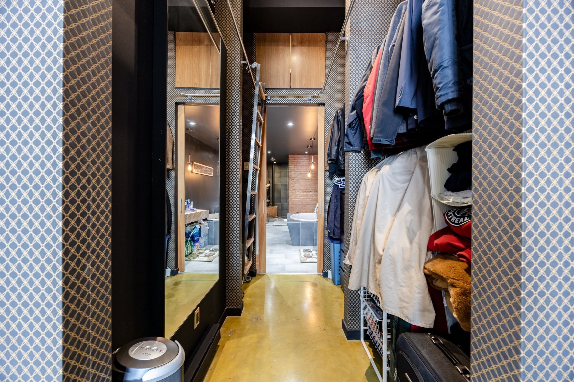 









2321


Av. des Érables

, 301,
Montréal (Ville-Marie),




QC
H2K3V4

