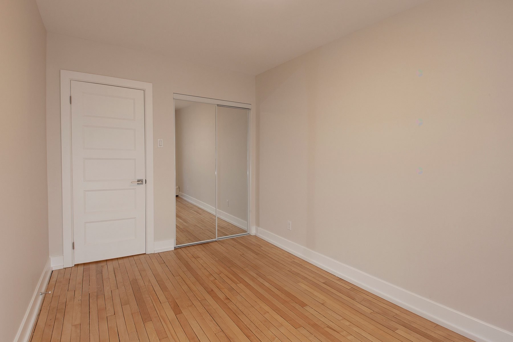 









2495


Av. Mariette

, 56,
Montréal (Côte-des-Neiges/Notre-Dame-de-Grâce),




QC
H4B1P7

