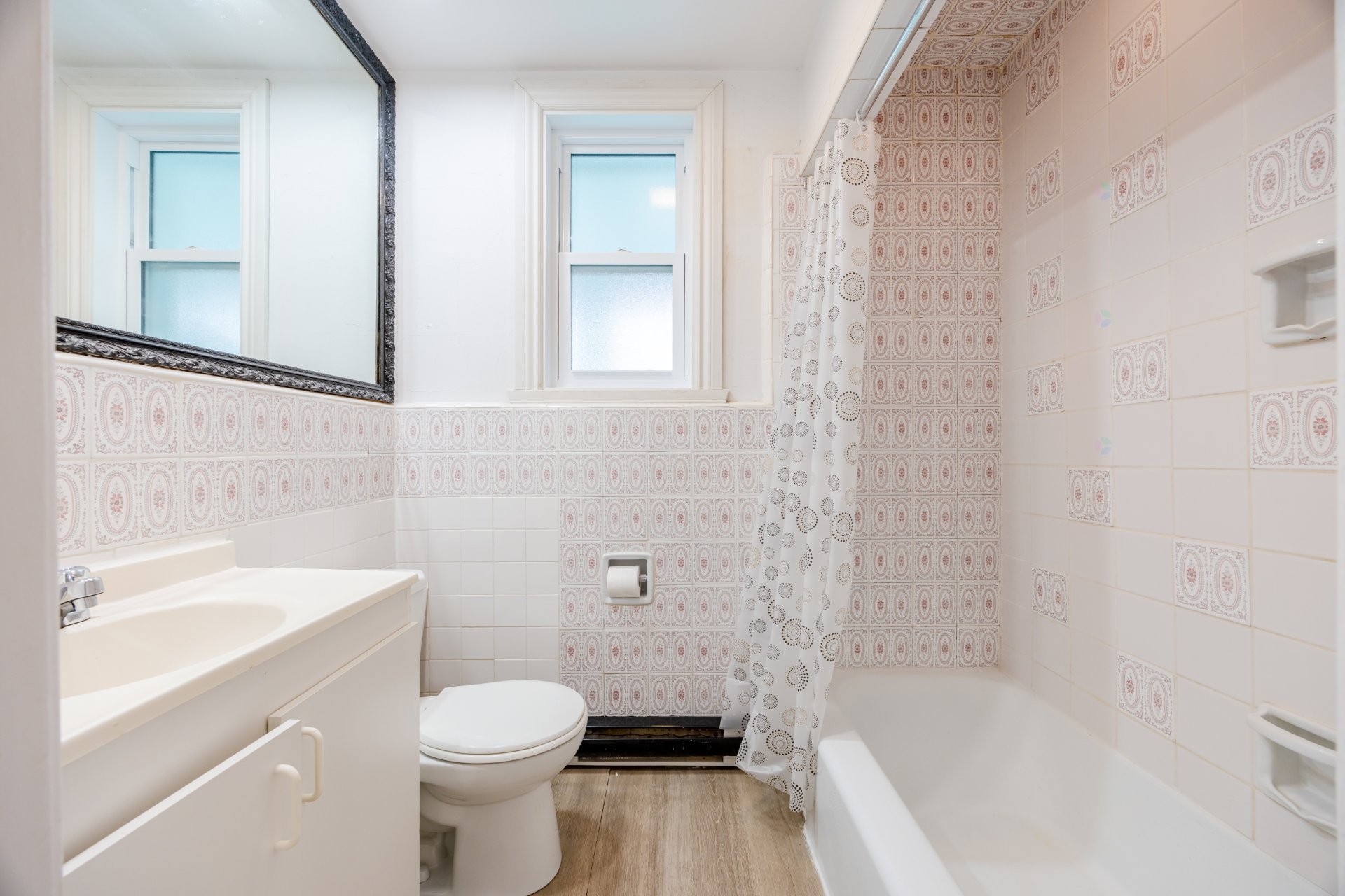 









4913

 - 4915


Av. Cumberland

,
Montréal (Côte-des-Neiges/Notre-Dame-de-Grâce),




QC
H4V2N5

