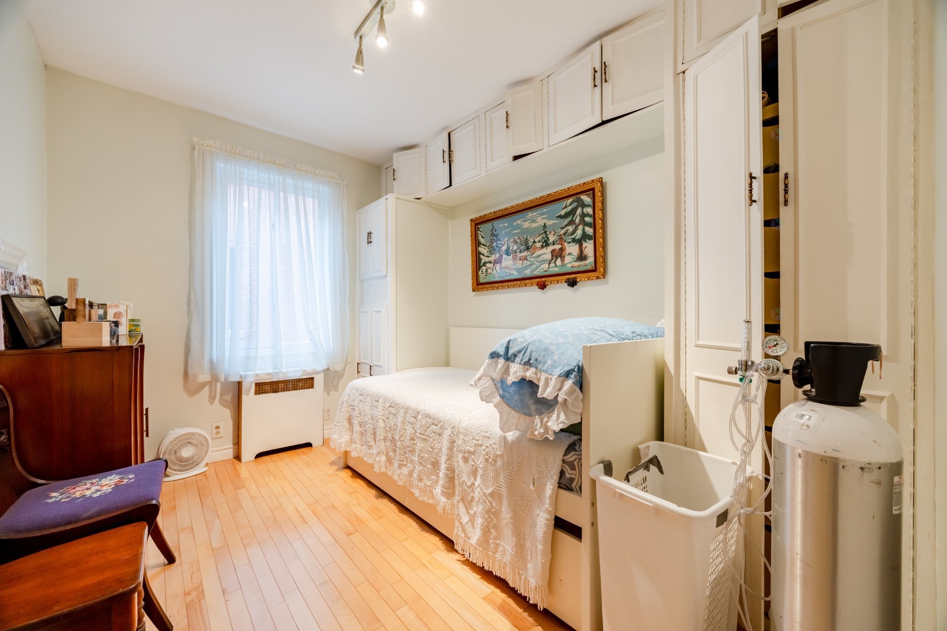 









4913

 - 4915


Av. Cumberland

,
Montréal (Côte-des-Neiges/Notre-Dame-de-Grâce),




QC
H4V2N5

