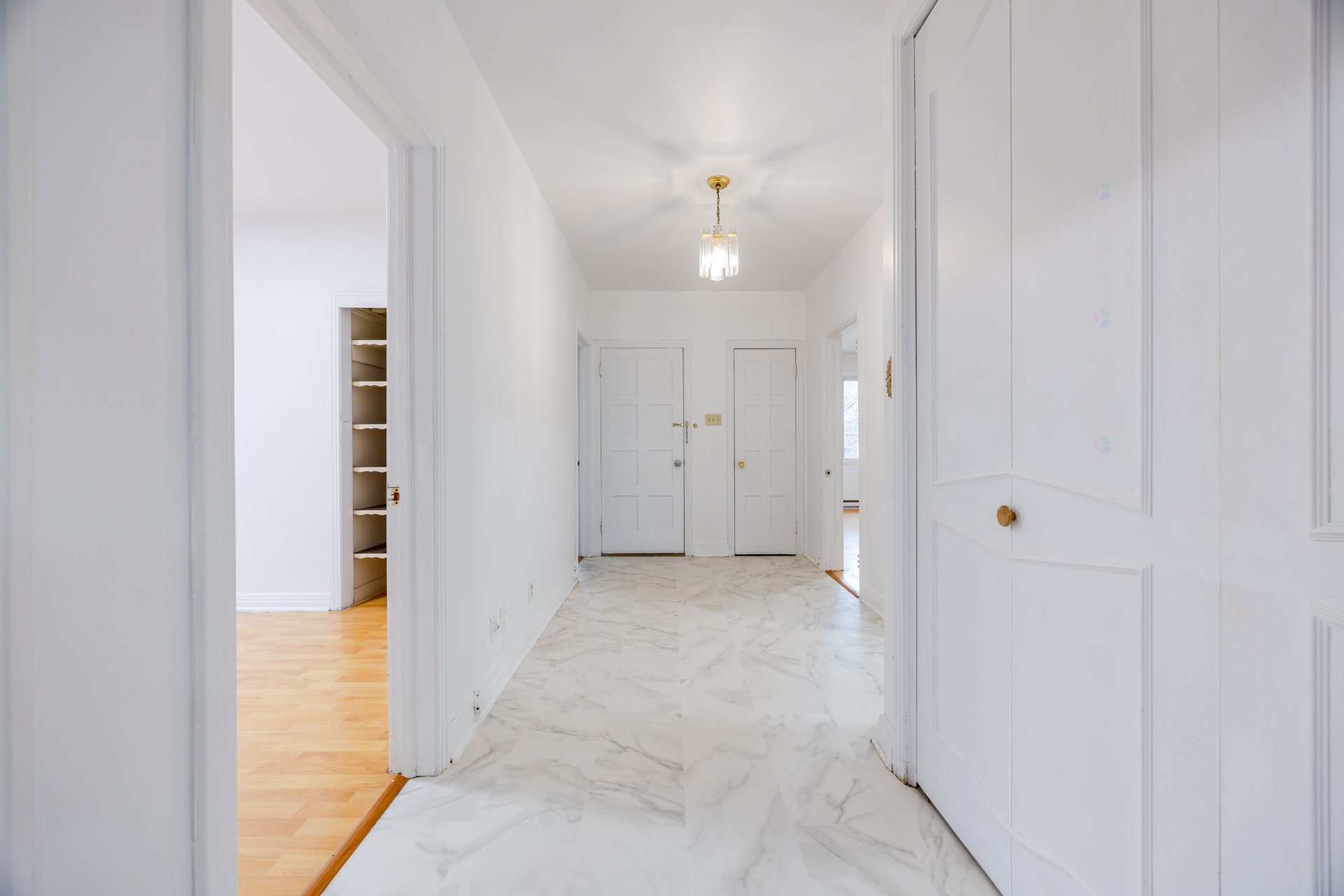 









4913

 - 4915


Av. Cumberland

,
Montréal (Côte-des-Neiges/Notre-Dame-de-Grâce),




QC
H4V2N5

