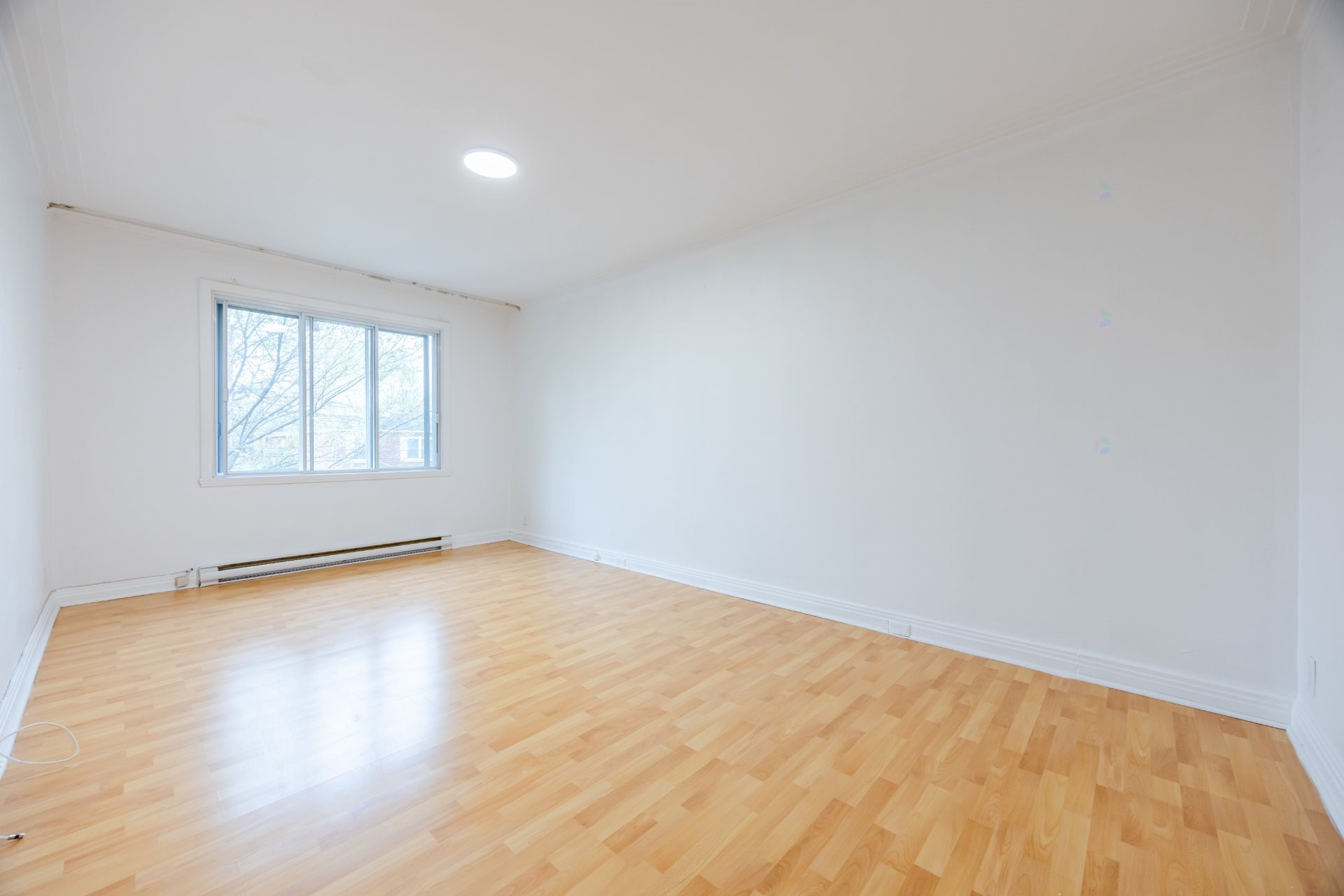 









4913

 - 4915


Av. Cumberland

,
Montréal (Côte-des-Neiges/Notre-Dame-de-Grâce),




QC
H4V2N5

