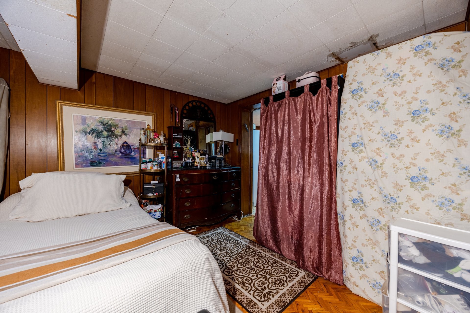 









4913

 - 4915


Av. Cumberland

,
Montréal (Côte-des-Neiges/Notre-Dame-de-Grâce),




QC
H4V2N5

