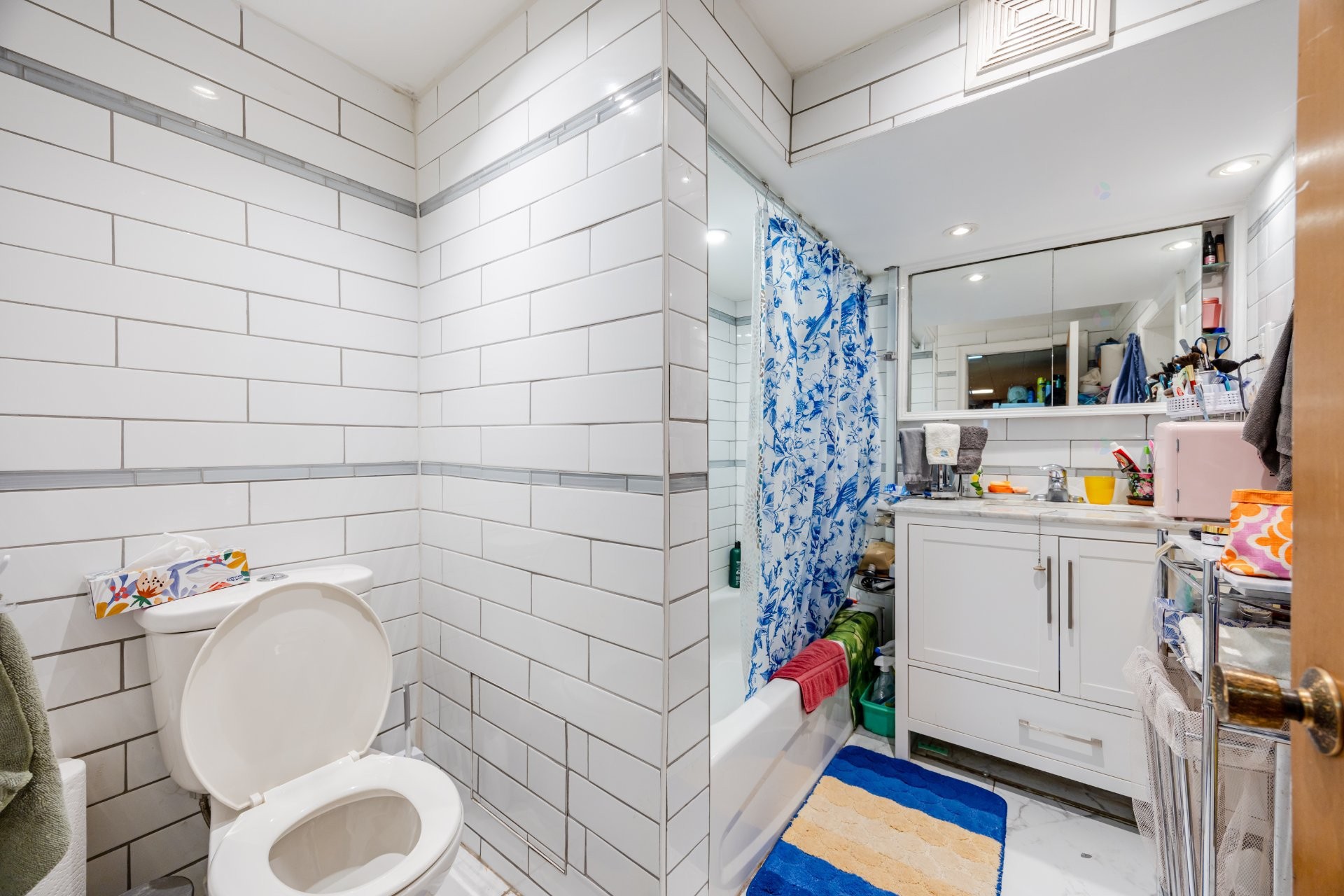 









4913

 - 4915


Av. Cumberland

,
Montréal (Côte-des-Neiges/Notre-Dame-de-Grâce),




QC
H4V2N5

