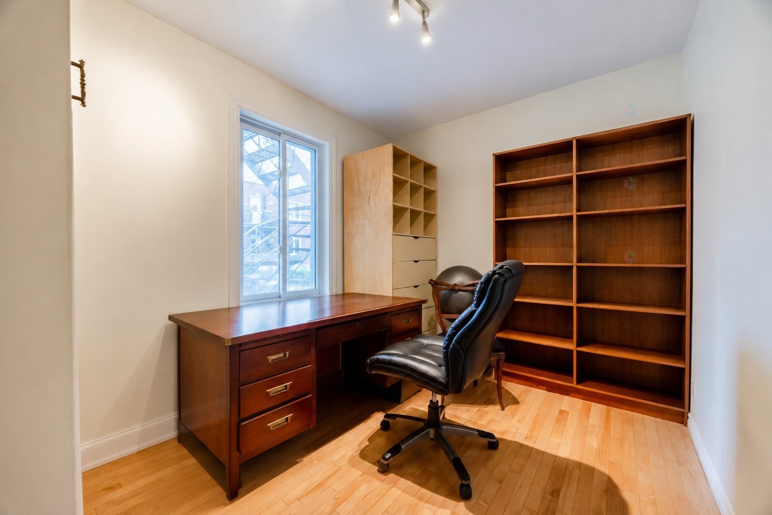 









4913

 - 4915


Av. Cumberland

,
Montréal (Côte-des-Neiges/Notre-Dame-de-Grâce),




QC
H4V2N5

