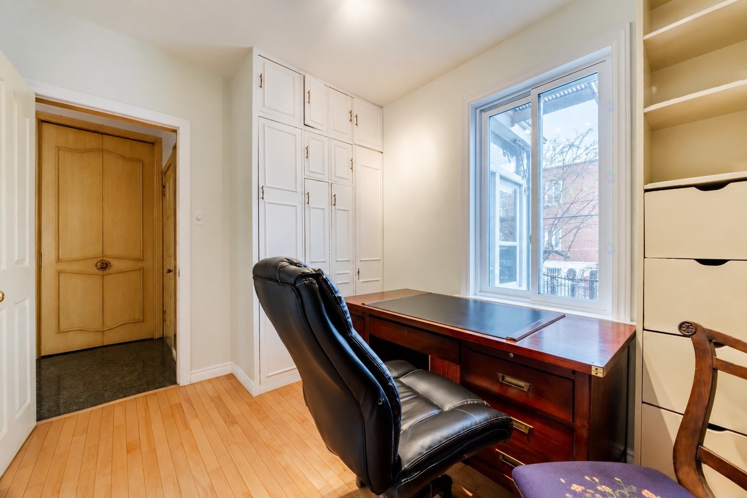 









4913

 - 4915


Av. Cumberland

,
Montréal (Côte-des-Neiges/Notre-Dame-de-Grâce),




QC
H4V2N5

