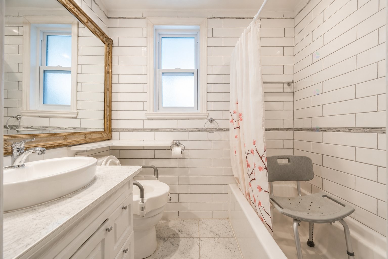 









4913

 - 4915


Av. Cumberland

,
Montréal (Côte-des-Neiges/Notre-Dame-de-Grâce),




QC
H4V2N5

