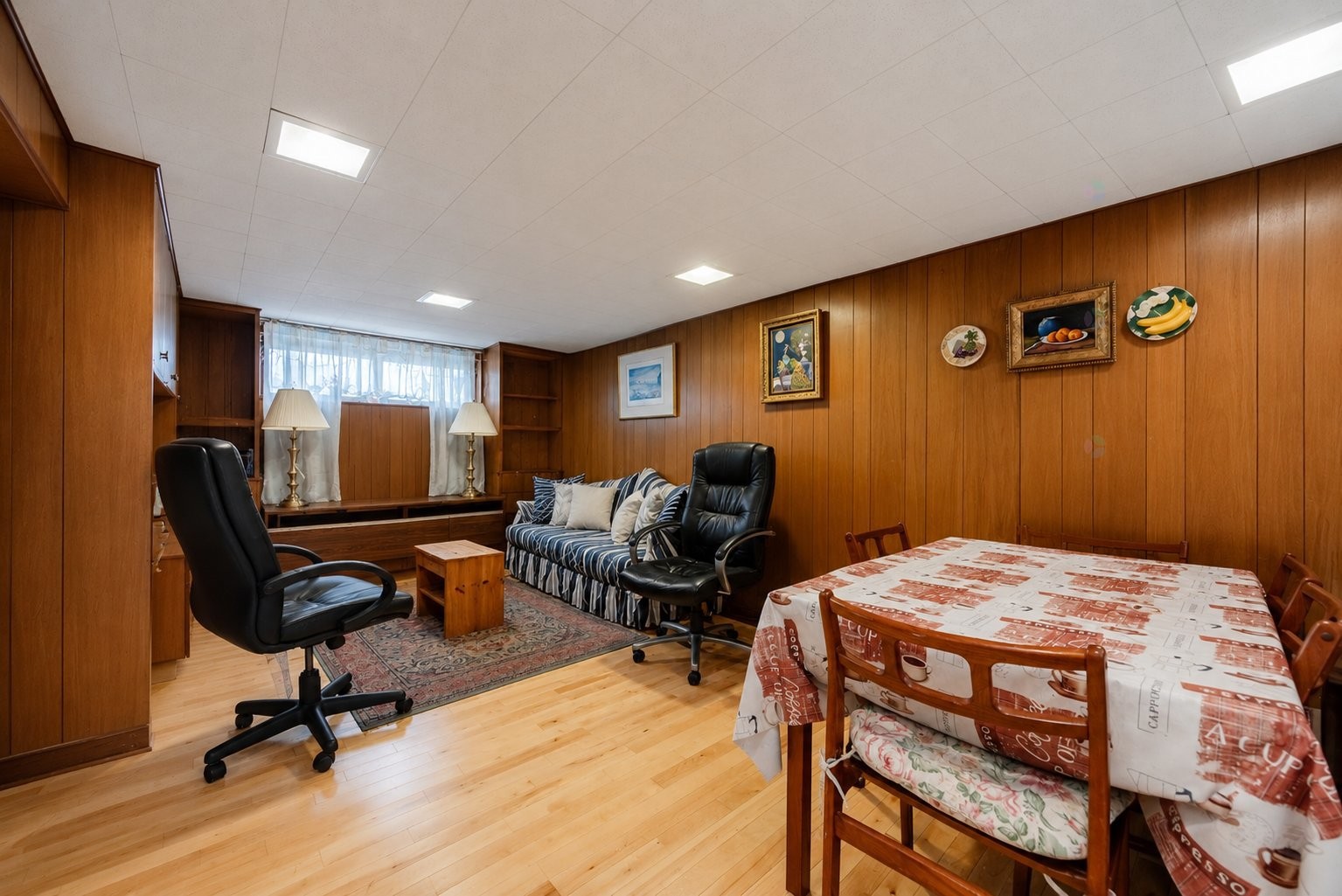 









4913

 - 4915


Av. Cumberland

,
Montréal (Côte-des-Neiges/Notre-Dame-de-Grâce),




QC
H4V2N5

