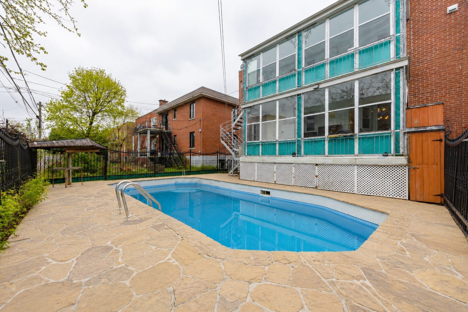 









4913

 - 4915


Av. Cumberland

,
Montréal (Côte-des-Neiges/Notre-Dame-de-Grâce),




QC
H4V2N5

