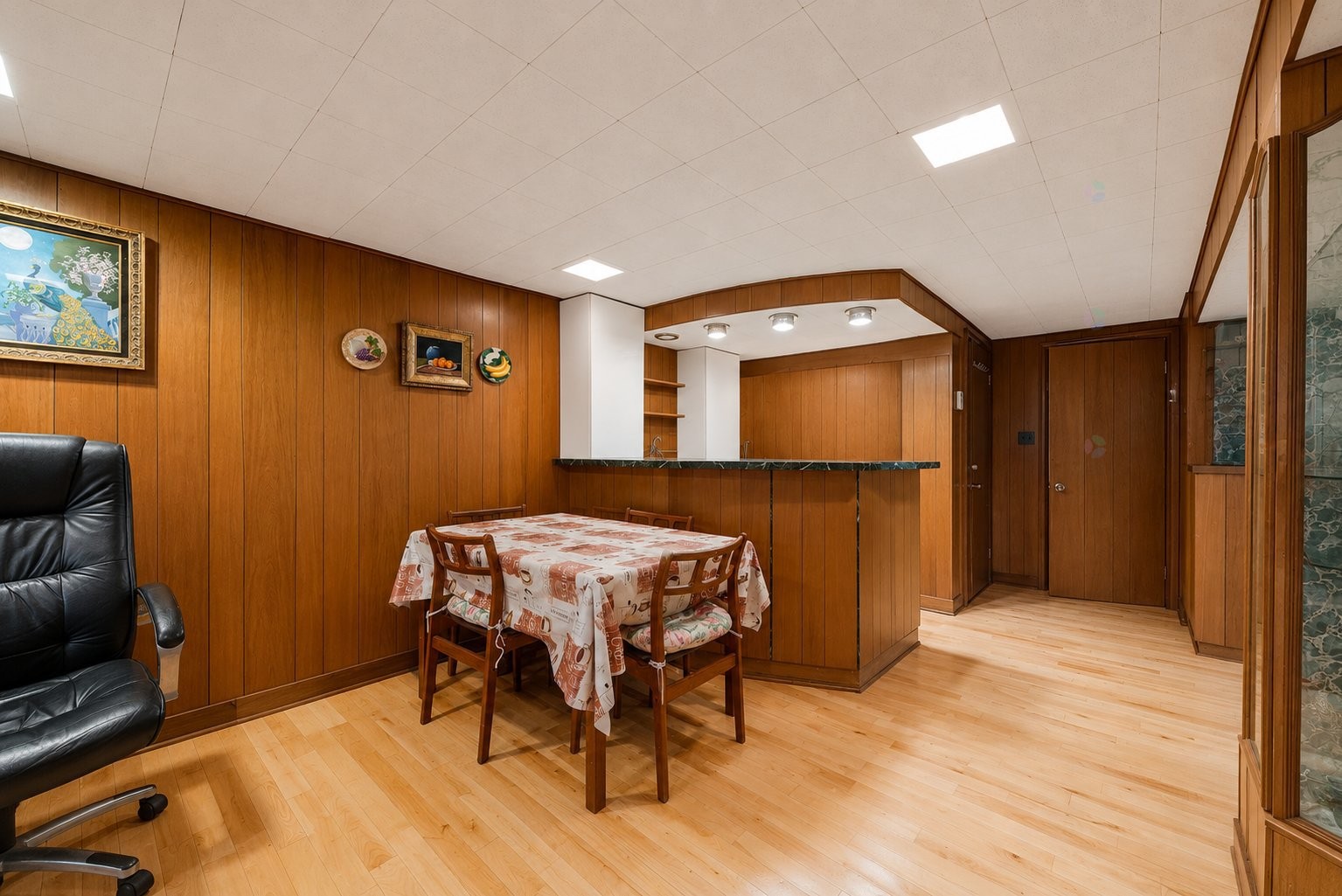 









4913

 - 4915


Av. Cumberland

,
Montréal (Côte-des-Neiges/Notre-Dame-de-Grâce),




QC
H4V2N5

