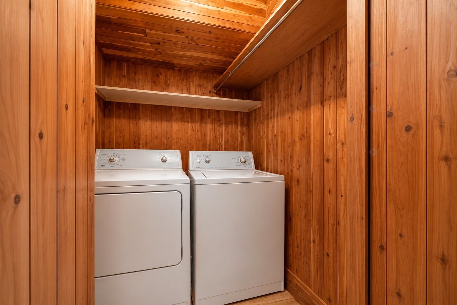 









4913

 - 4915


Av. Cumberland

,
Montréal (Côte-des-Neiges/Notre-Dame-de-Grâce),




QC
H4V2N5

