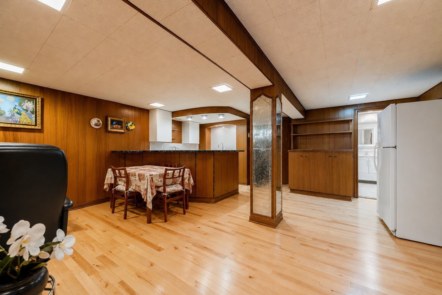 









4913

 - 4915


Av. Cumberland

,
Montréal (Côte-des-Neiges/Notre-Dame-de-Grâce),




QC
H4V2N5

