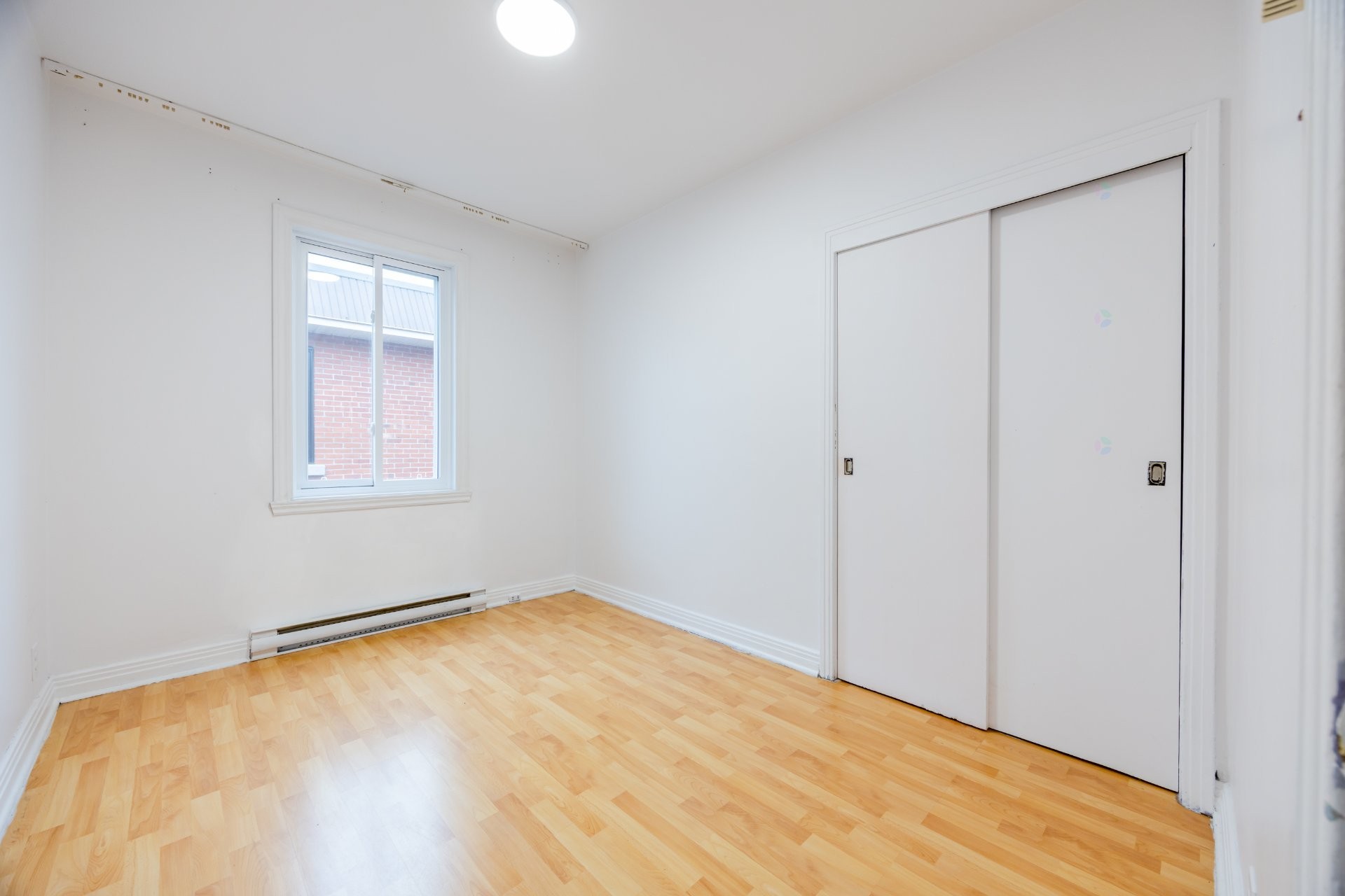 









4913

 - 4915


Av. Cumberland

,
Montréal (Côte-des-Neiges/Notre-Dame-de-Grâce),




QC
H4V2N5

