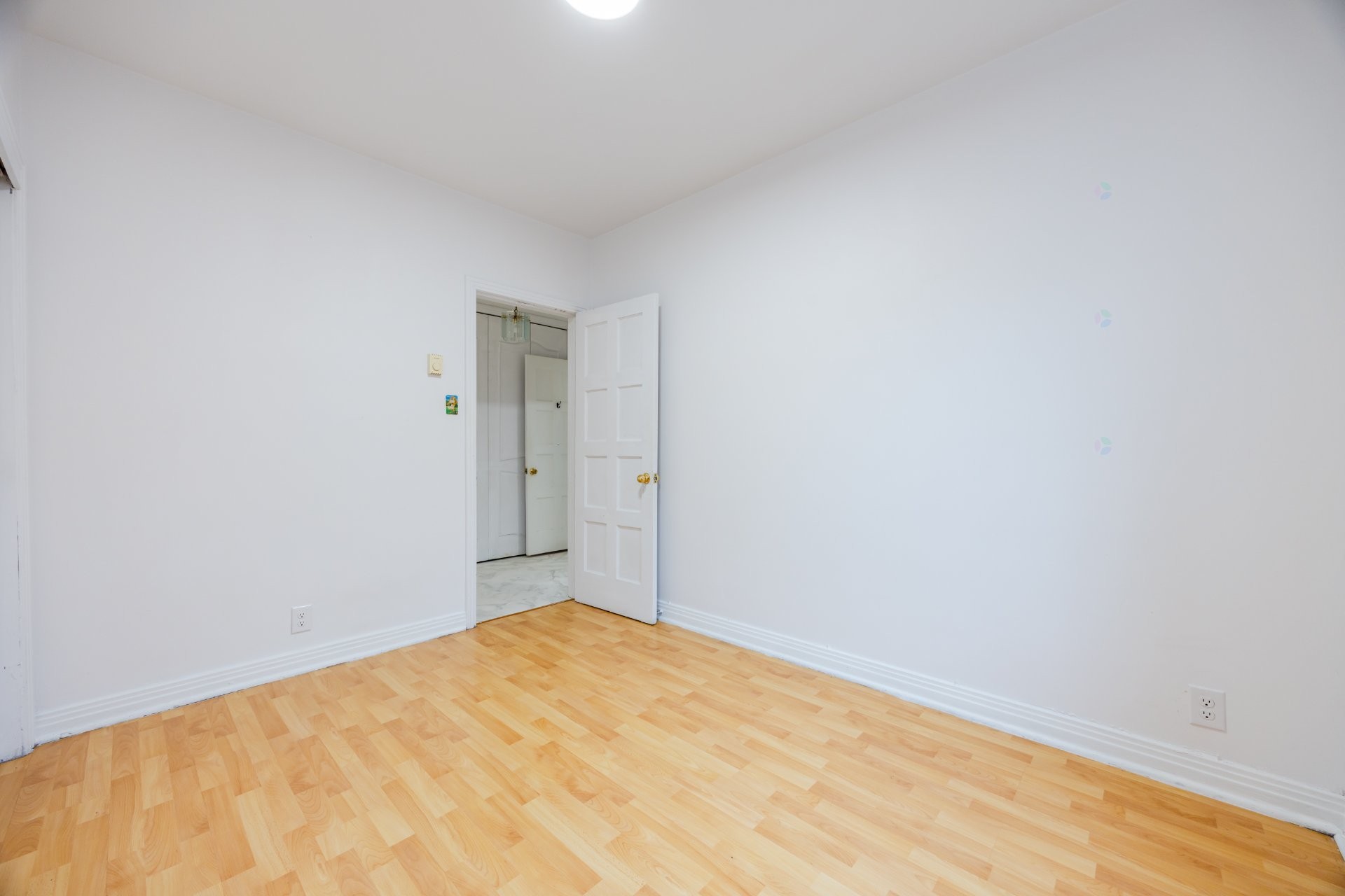 









4913

 - 4915


Av. Cumberland

,
Montréal (Côte-des-Neiges/Notre-Dame-de-Grâce),




QC
H4V2N5

