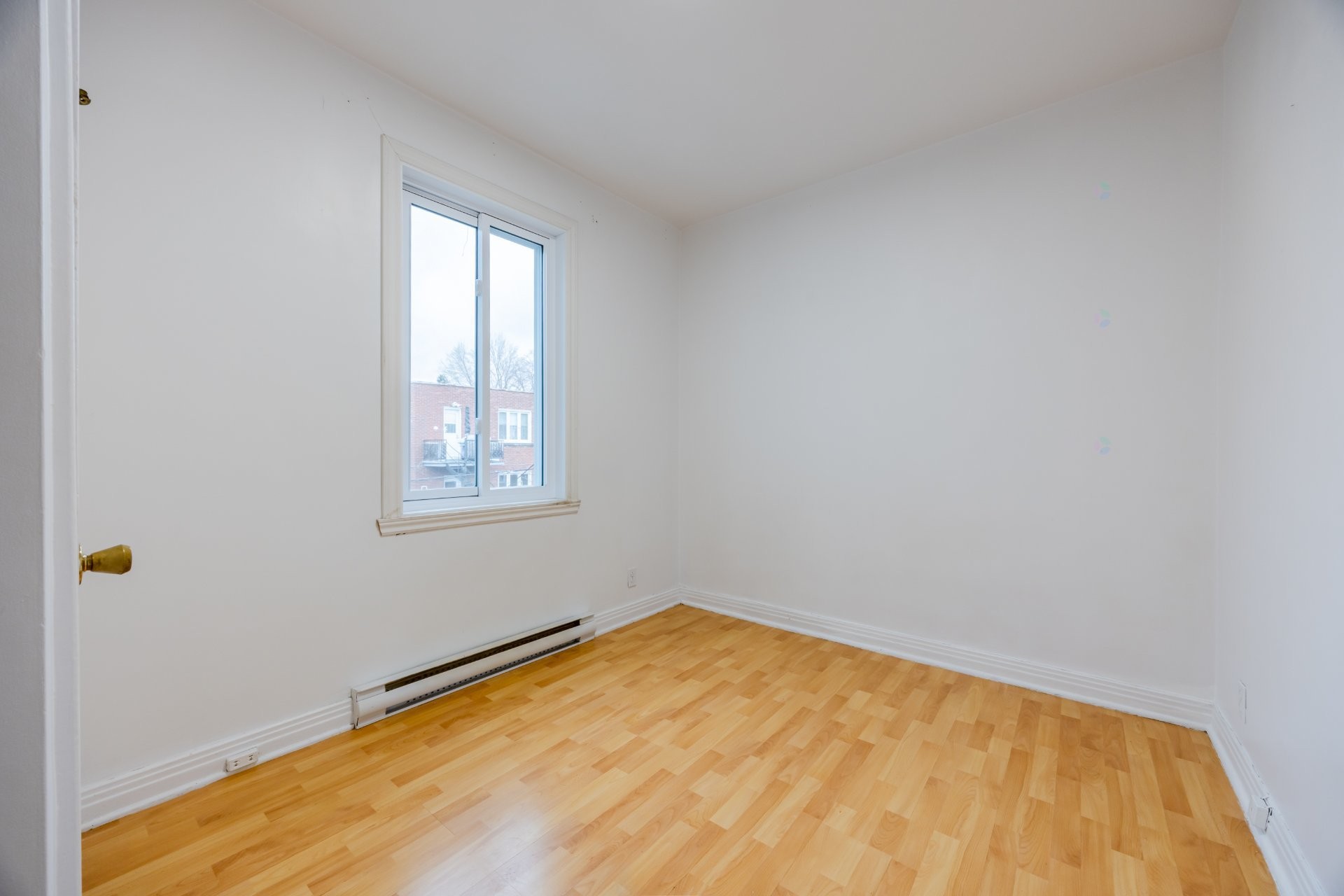 









4913

 - 4915


Av. Cumberland

,
Montréal (Côte-des-Neiges/Notre-Dame-de-Grâce),




QC
H4V2N5

