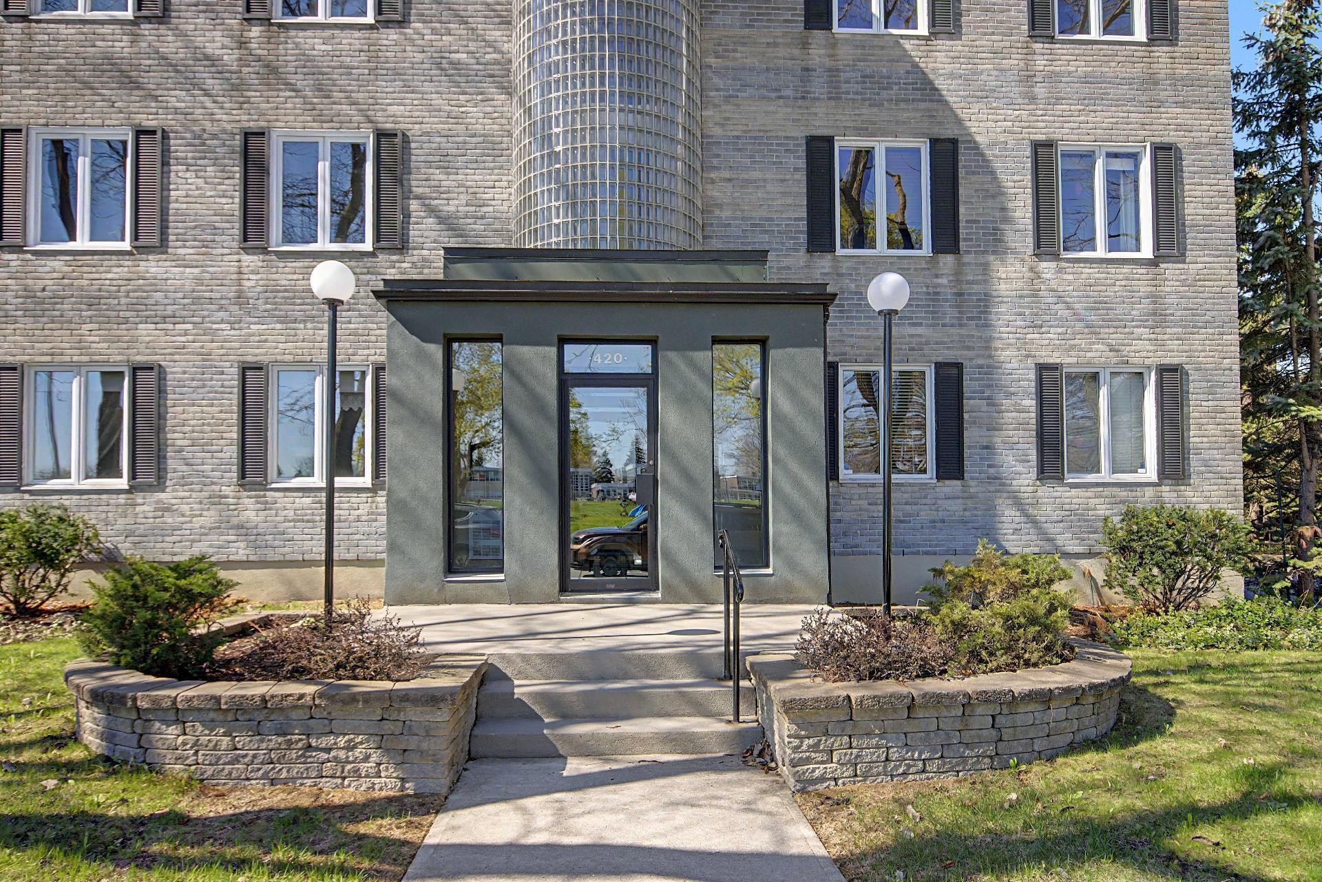 









420


Rue Ste-Marie

, 5,
Longueuil (Le Vieux-Longueuil),




QC
H4J4A8

