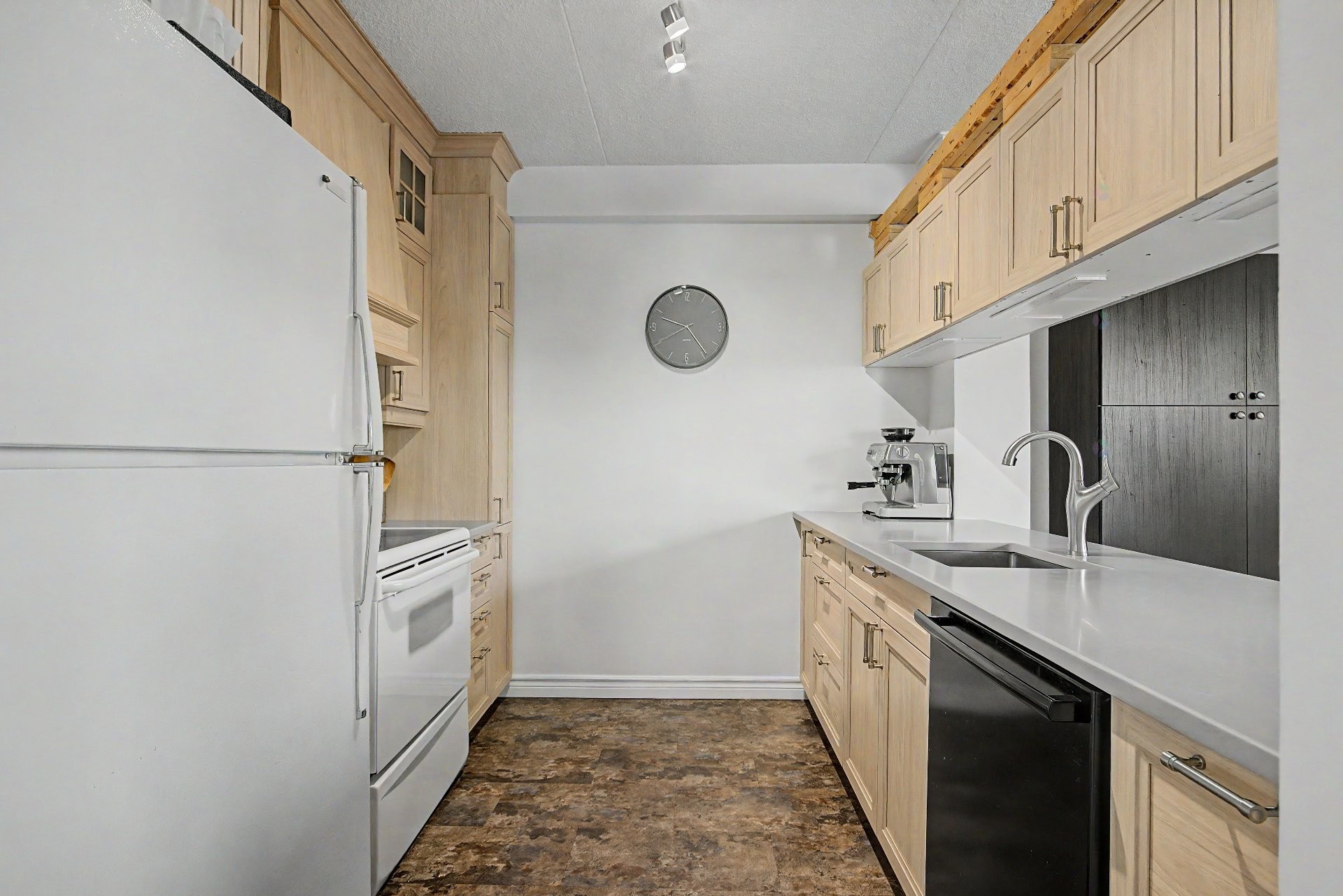 









420


Rue Ste-Marie

, 5,
Longueuil (Le Vieux-Longueuil),




QC
H4J4A8

