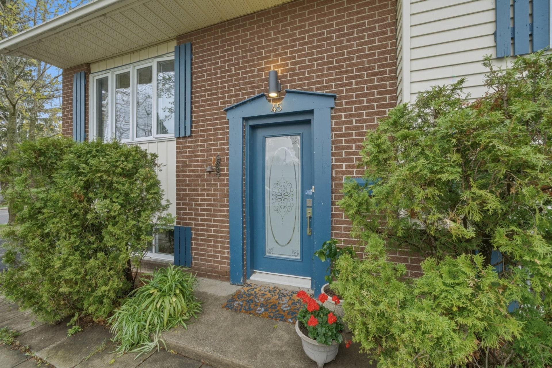 









45


Rue des Pinsons

,
Saint-Basile-le-Grand,




QC
J3N1L1

