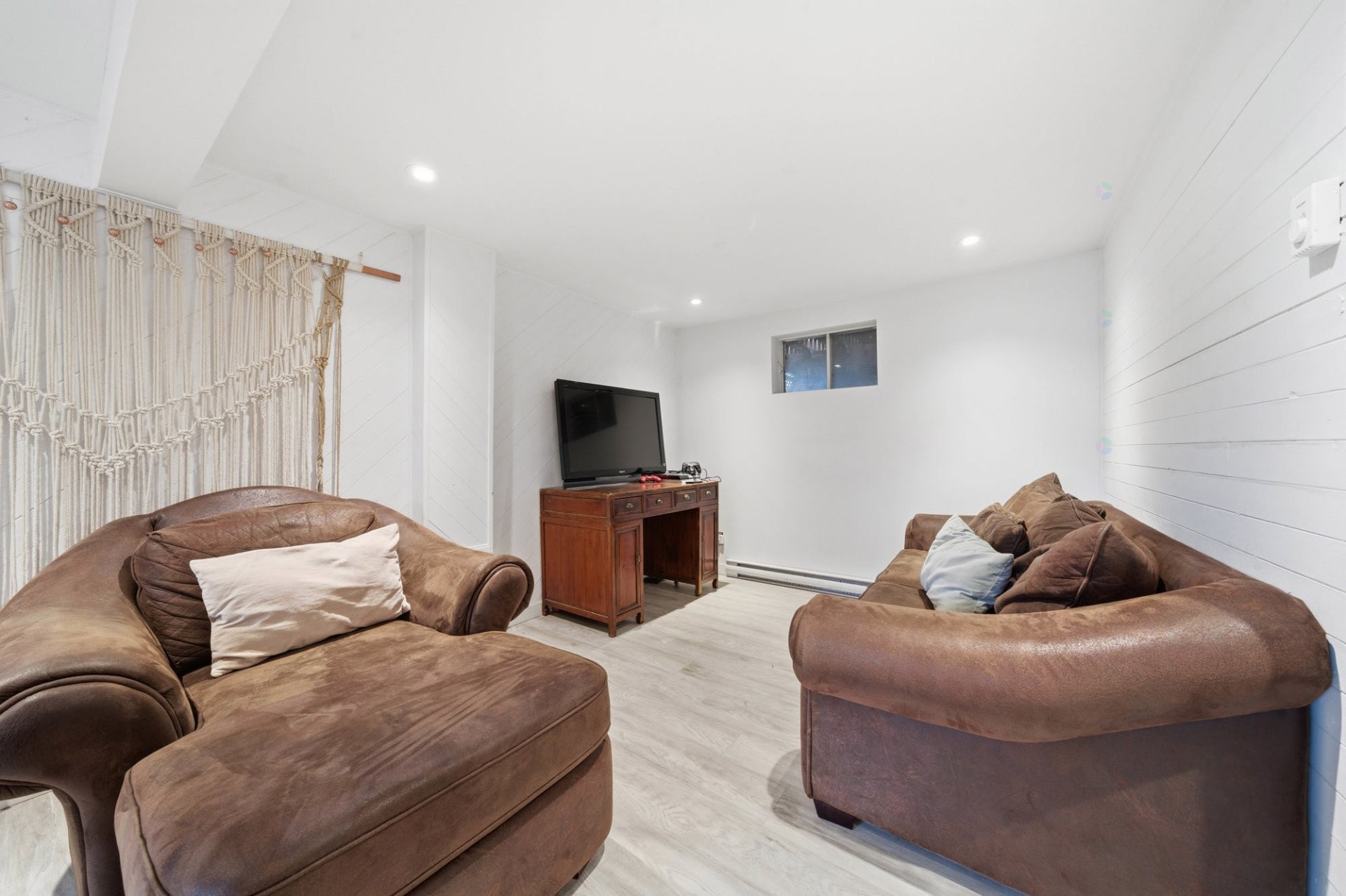 









45


Rue des Pinsons

,
Saint-Basile-le-Grand,




QC
J3N1L1

