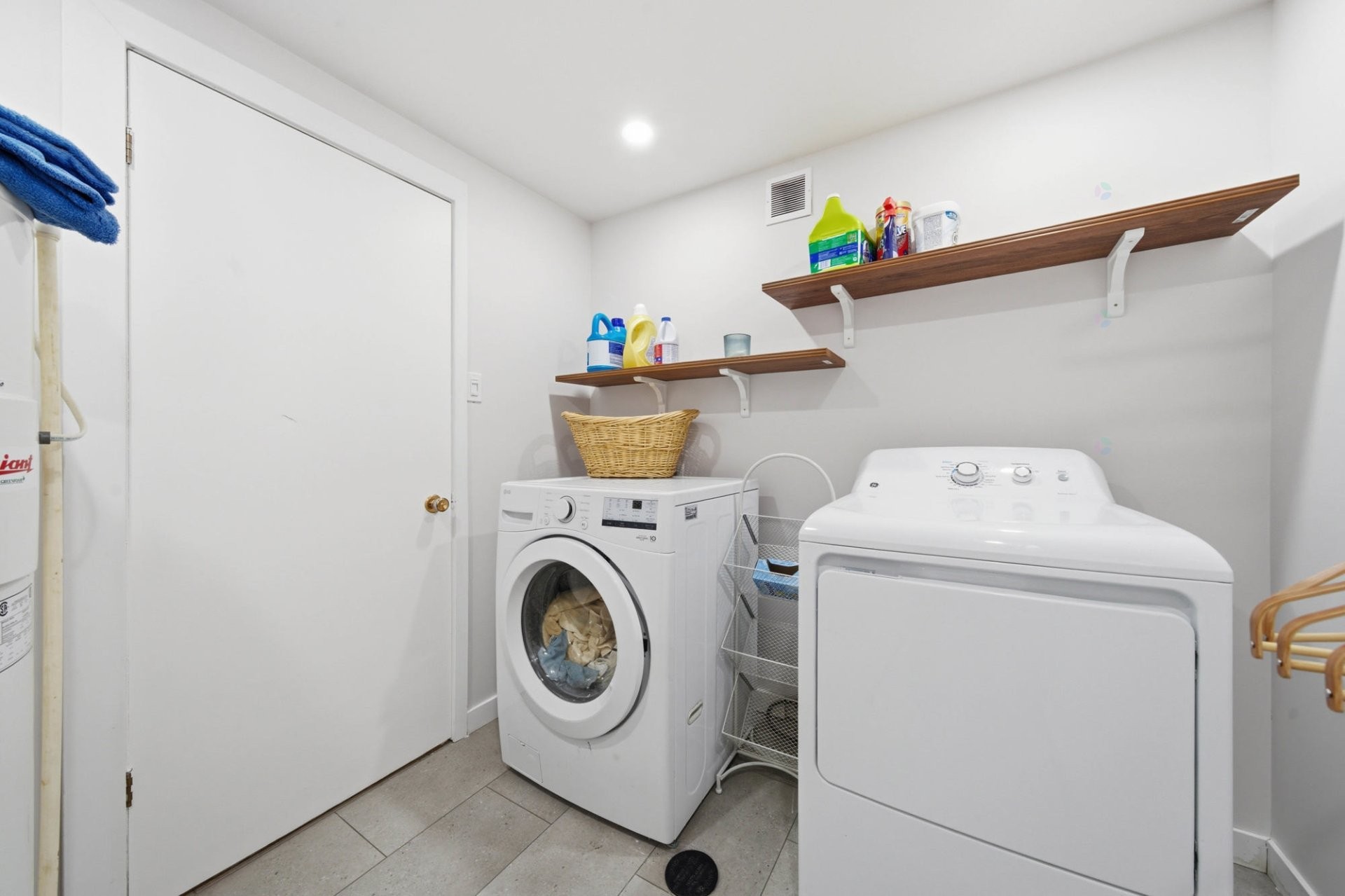 









45


Rue des Pinsons

,
Saint-Basile-le-Grand,




QC
J3N1L1

