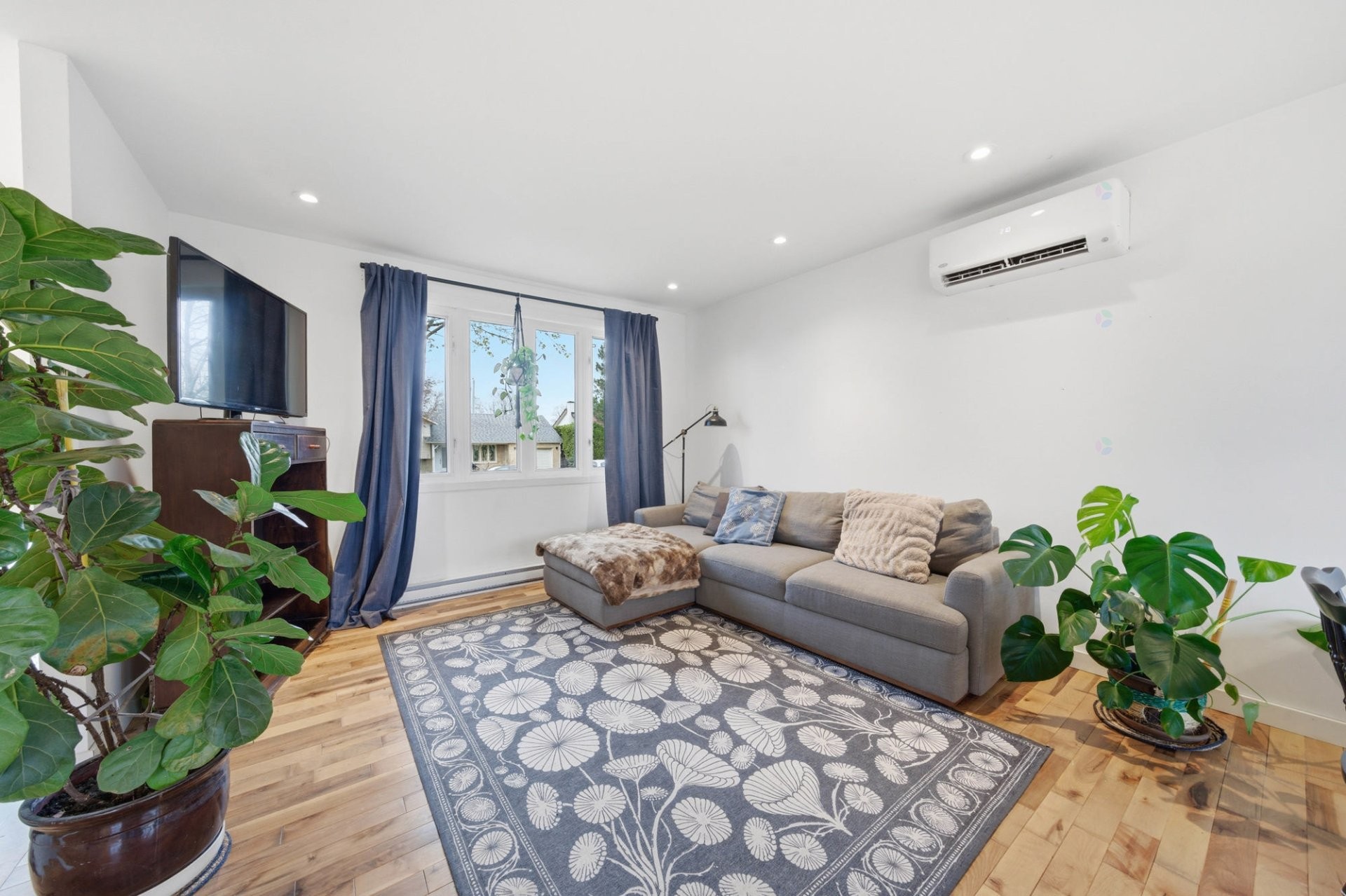 









45


Rue des Pinsons

,
Saint-Basile-le-Grand,




QC
J3N1L1

