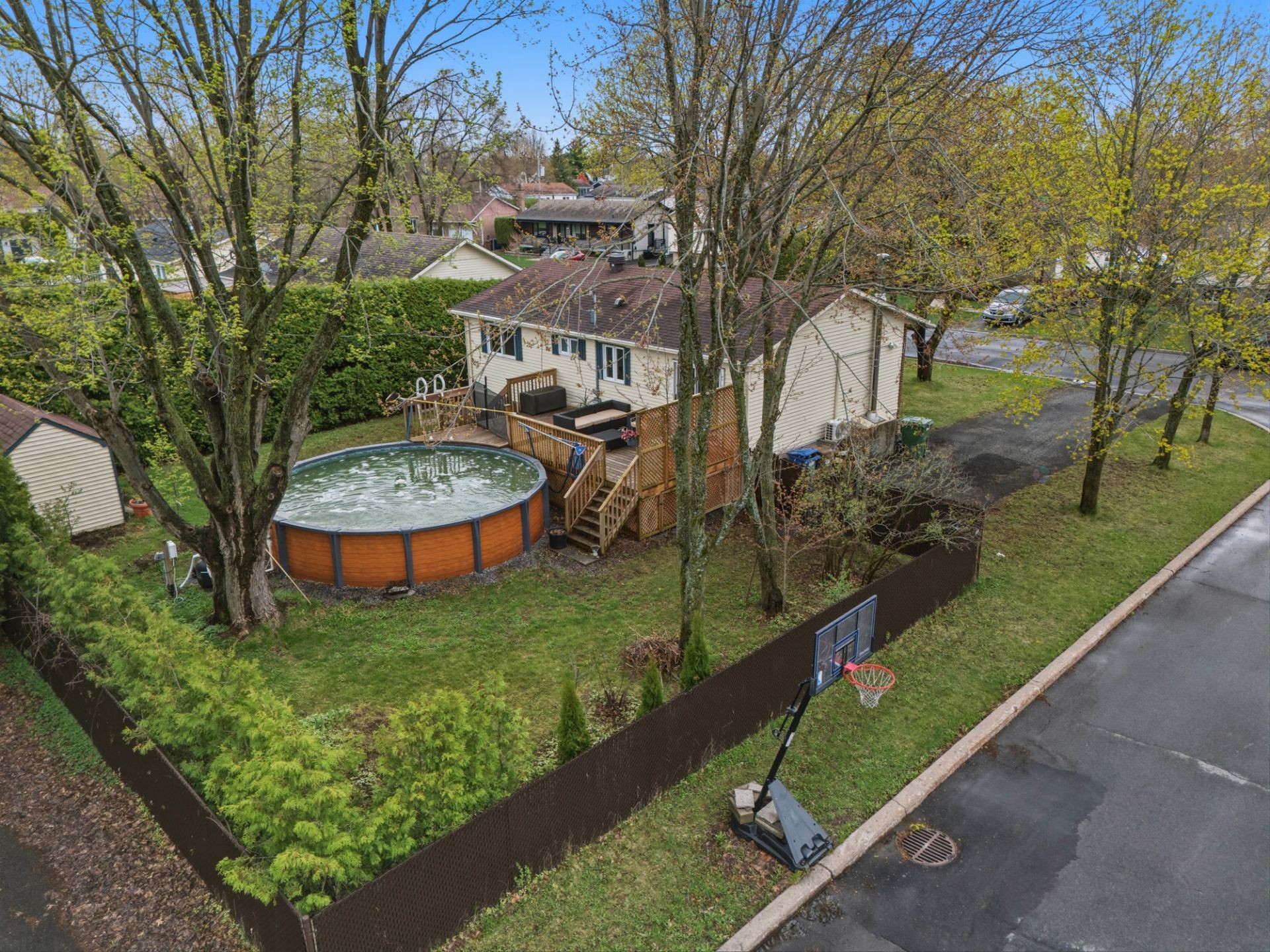 









45


Rue des Pinsons

,
Saint-Basile-le-Grand,




QC
J3N1L1

