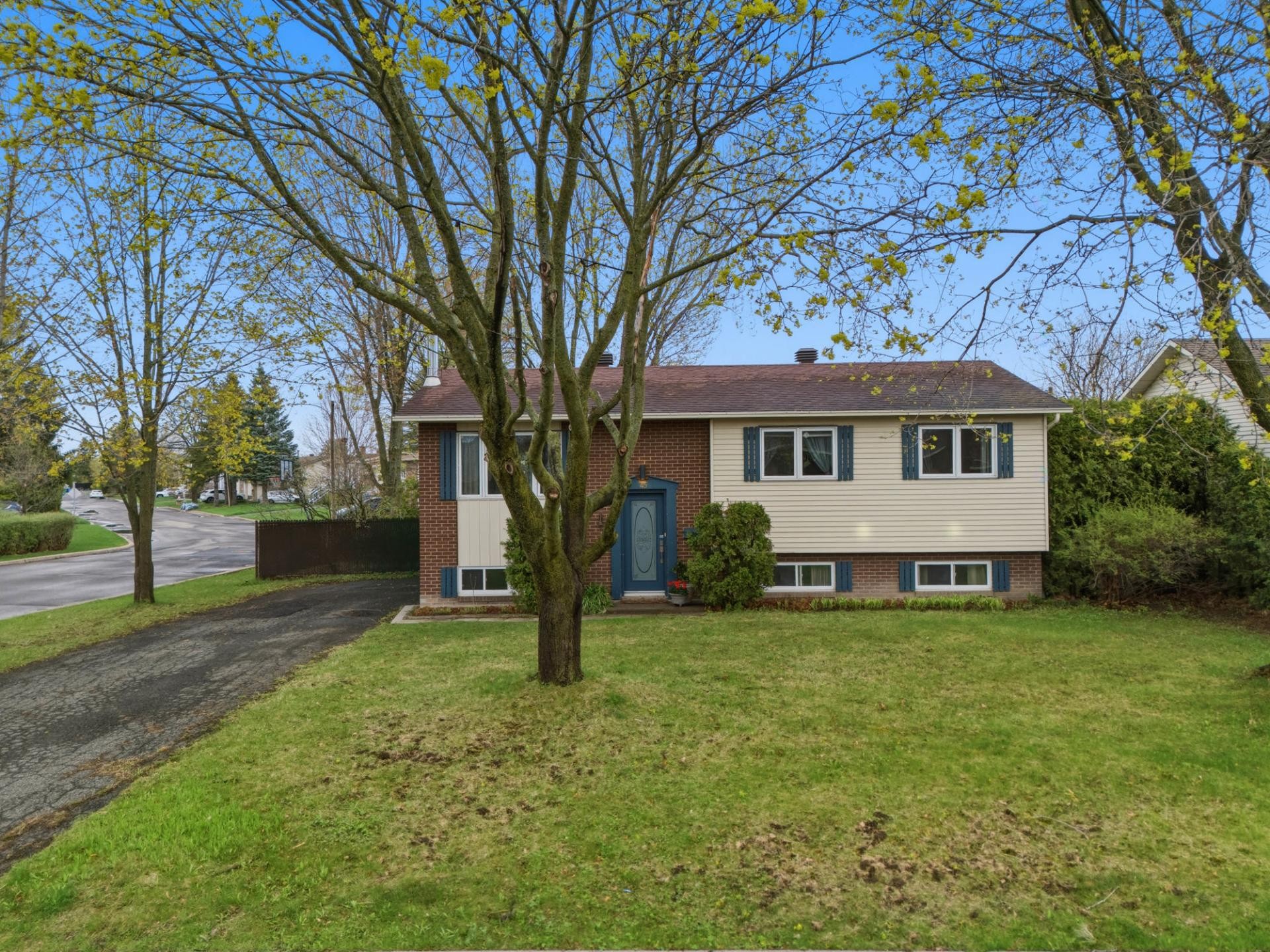









45


Rue des Pinsons

,
Saint-Basile-le-Grand,




QC
J3N1L1

