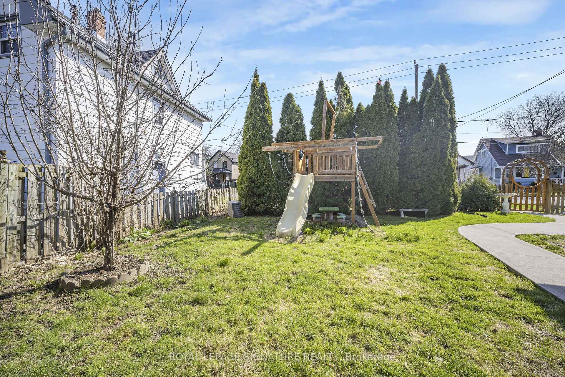 









141


York

Street,
St. Catharines,




ON
L2R 6E8

