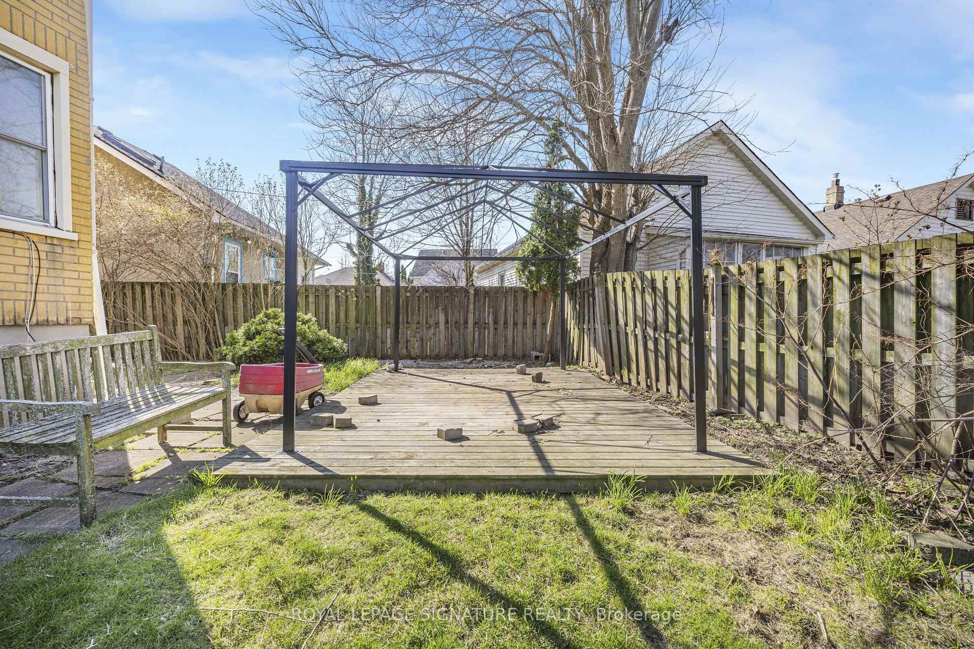 









141


York

Street,
St. Catharines,




ON
L2R 6E8

