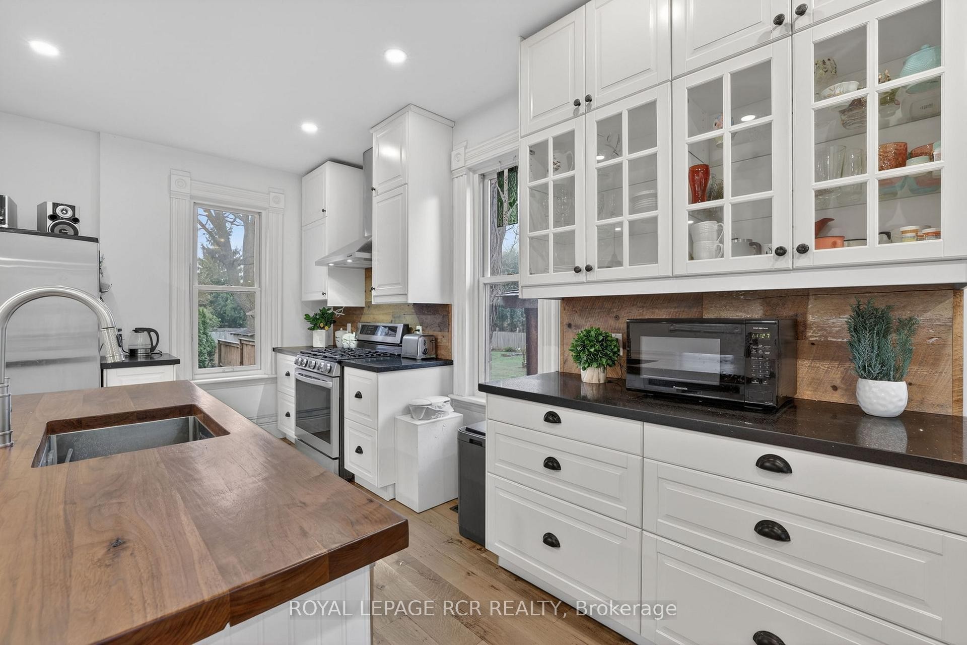 









20


Prospect

Street,
New Tecumseth,




ON
L0G 1A0

