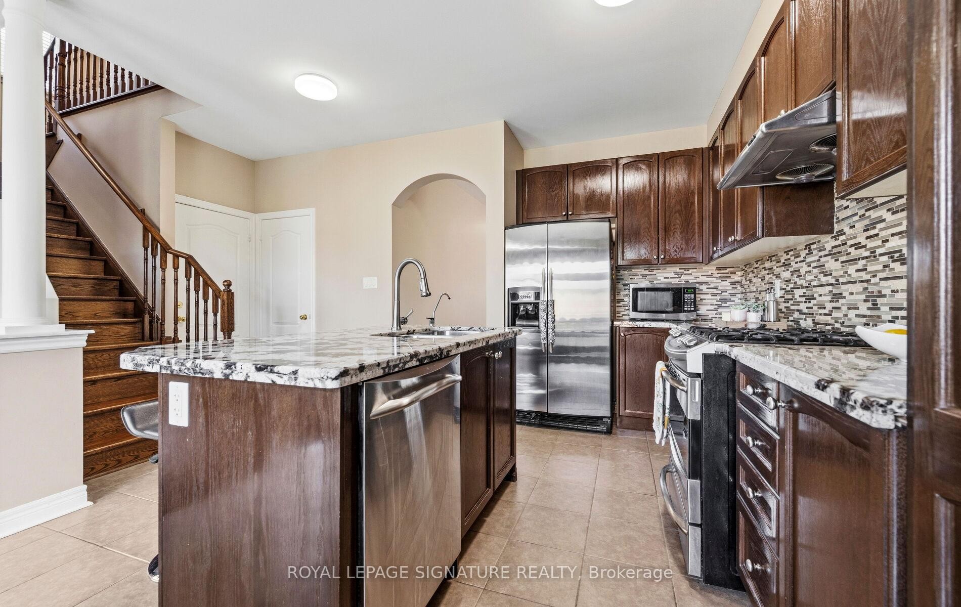 









476


Nairn

Circle,
Milton,




ON
L9T 8A7

