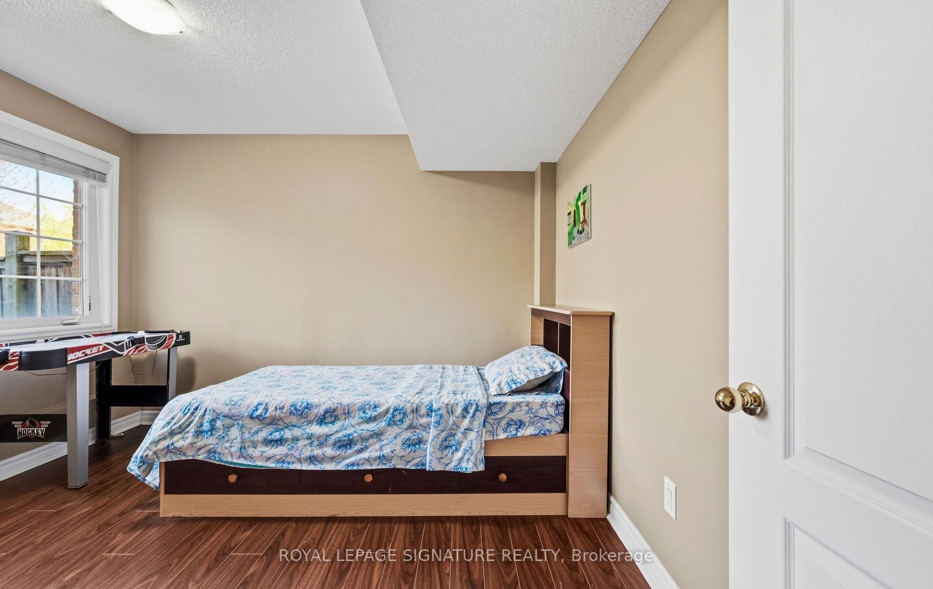 









476


Nairn

Circle,
Milton,




ON
L9T 8A7

