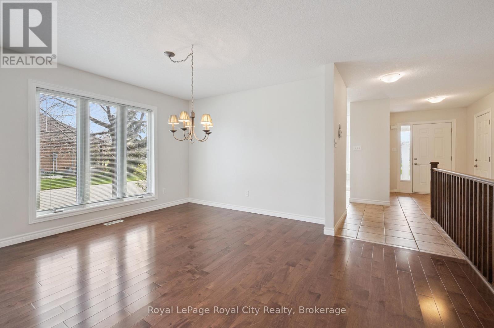 












19 - 27 ELKIN COURT

,
Centre Wellington (Fergus),




Ontario
N1M0A6

