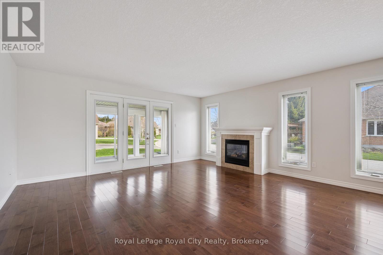 












19 - 27 ELKIN COURT

,
Centre Wellington (Fergus),




Ontario
N1M0A6

