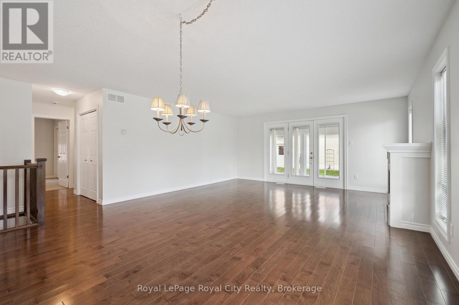 












19 - 27 ELKIN COURT

,
Centre Wellington (Fergus),




Ontario
N1M0A6

