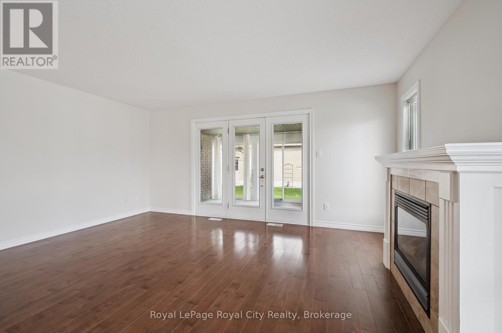 












19 - 27 ELKIN COURT

,
Centre Wellington (Fergus),




Ontario
N1M0A6

